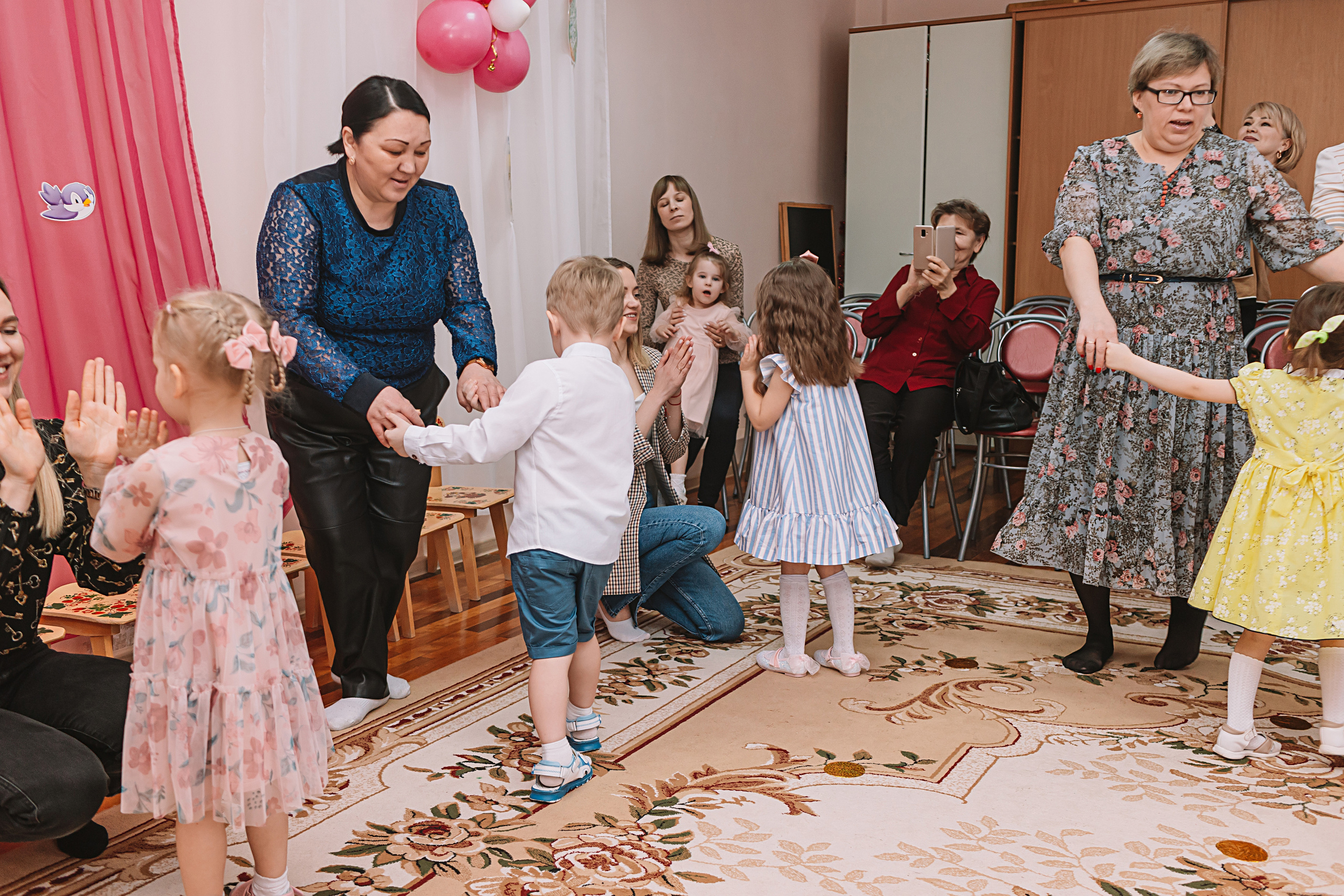 Утренник садик. Семейный фотограф Тюмень, фотограф на роды Салмина Мария