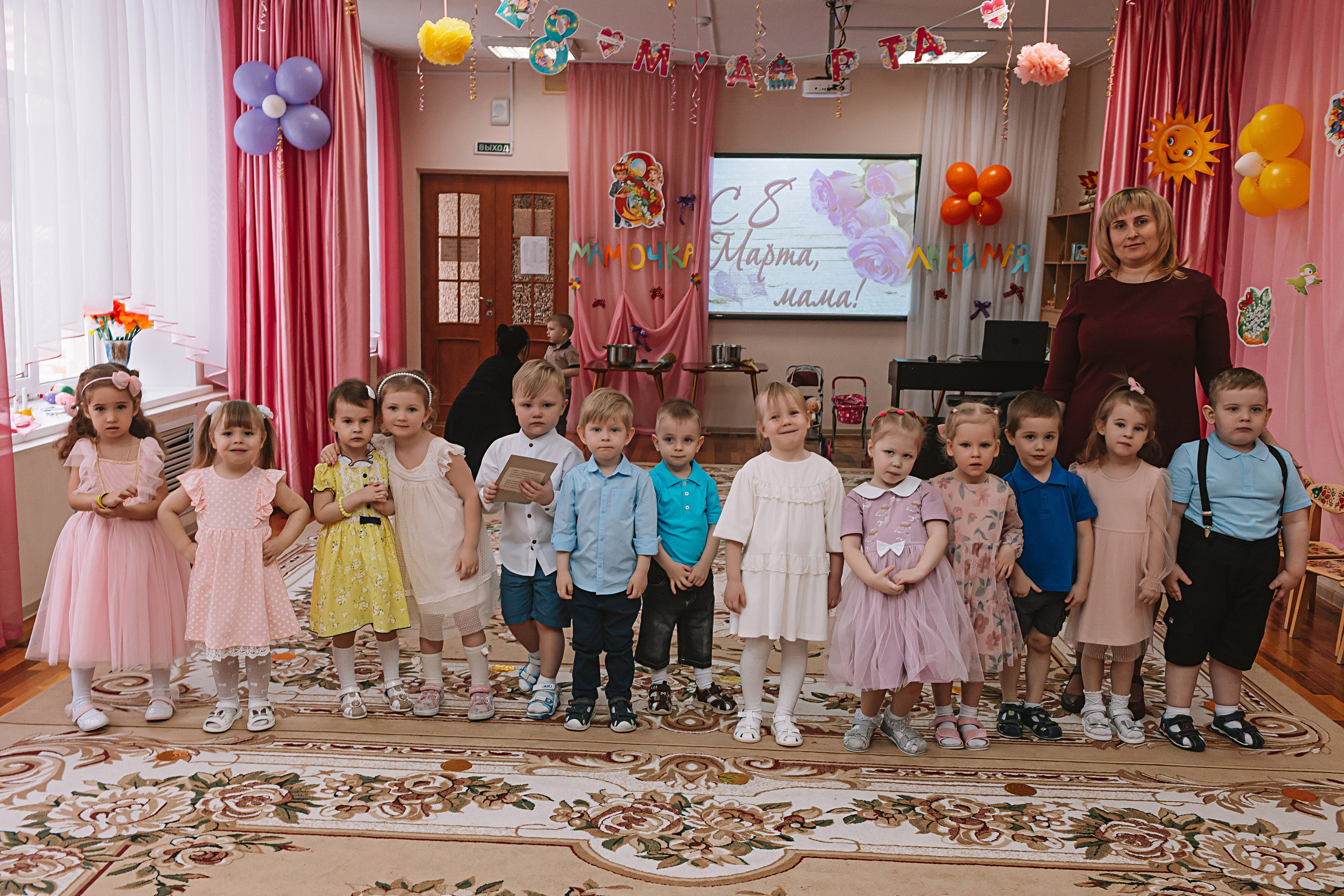 Утренник садик. Семейный фотограф Тюмень, фотограф на роды Салмина Мария