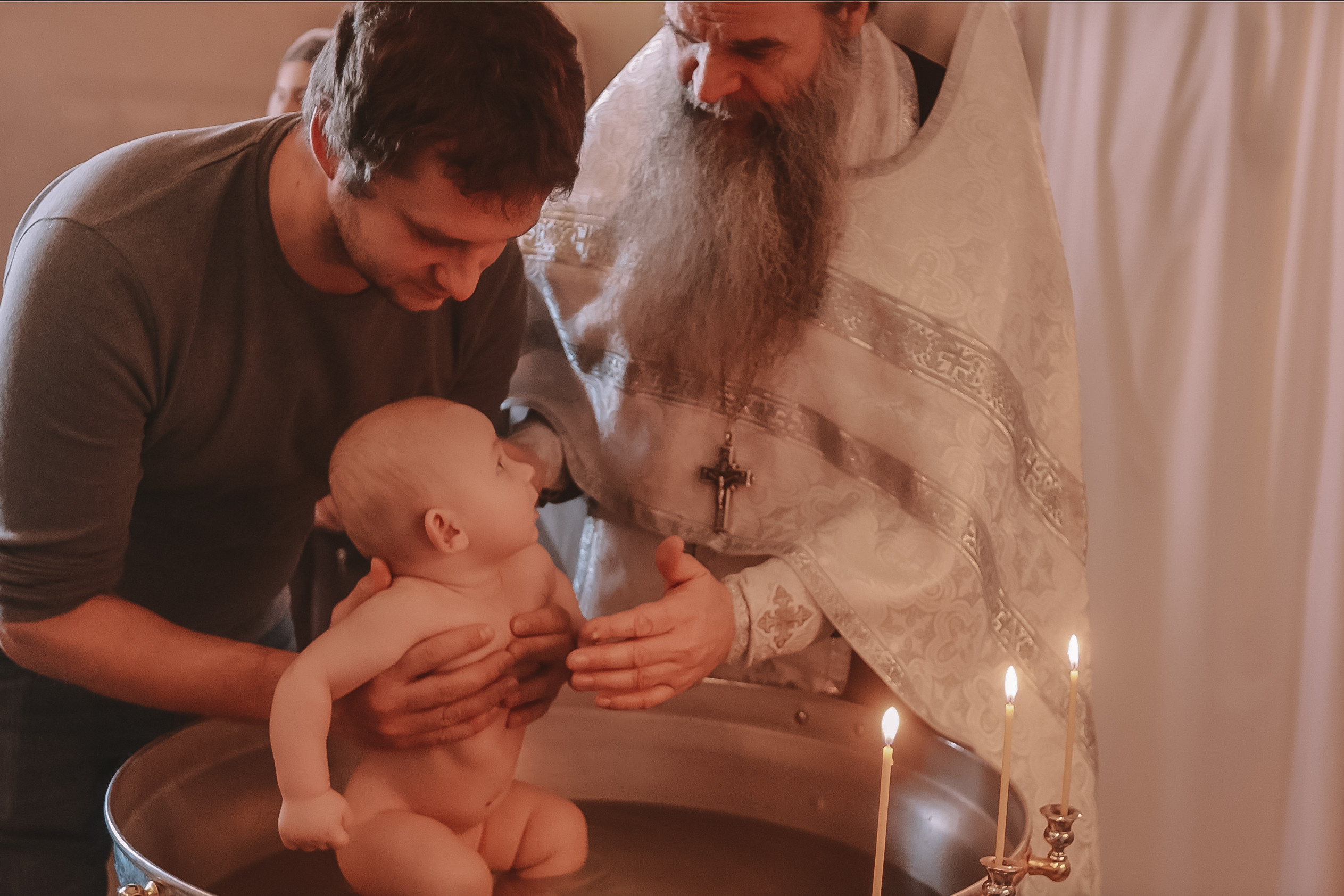 Крещение семакова. Семейный фотограф Тюмень, фотограф на роды Салмина Мария