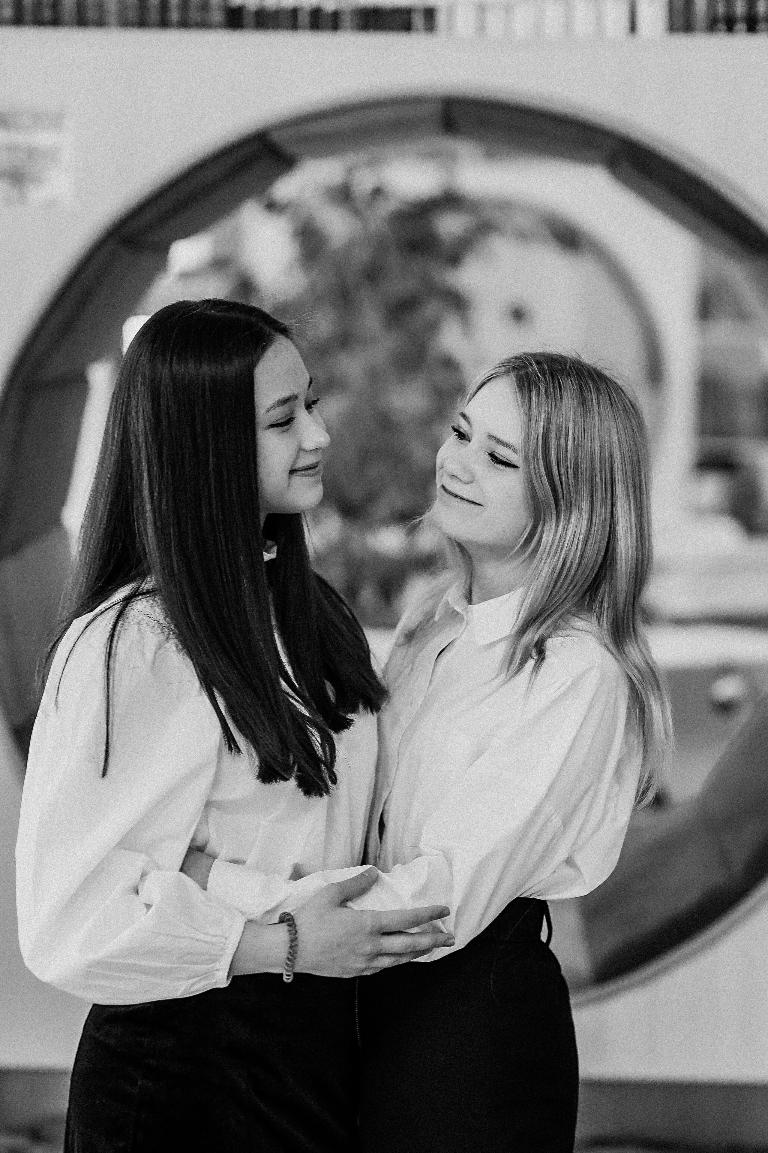 8 класс в библиотеке. Семейный фотограф Тюмень, фотограф на роды Салмина Мария