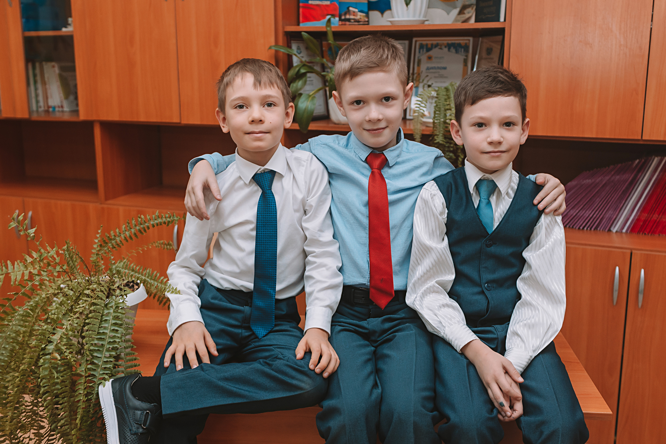 2 класс в школе. Семейный фотограф Тюмень, фотограф на роды Салмина Мария