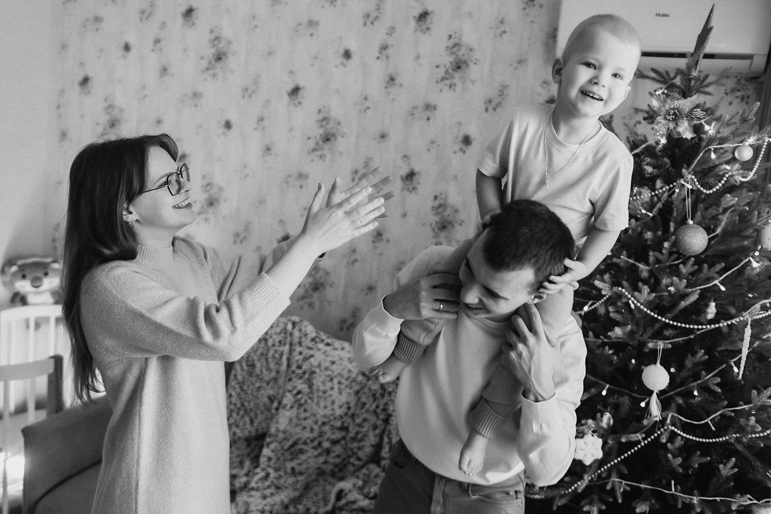 Очень активный Лев. Семейный фотограф Тюмень, фотограф на роды Салмина Мария