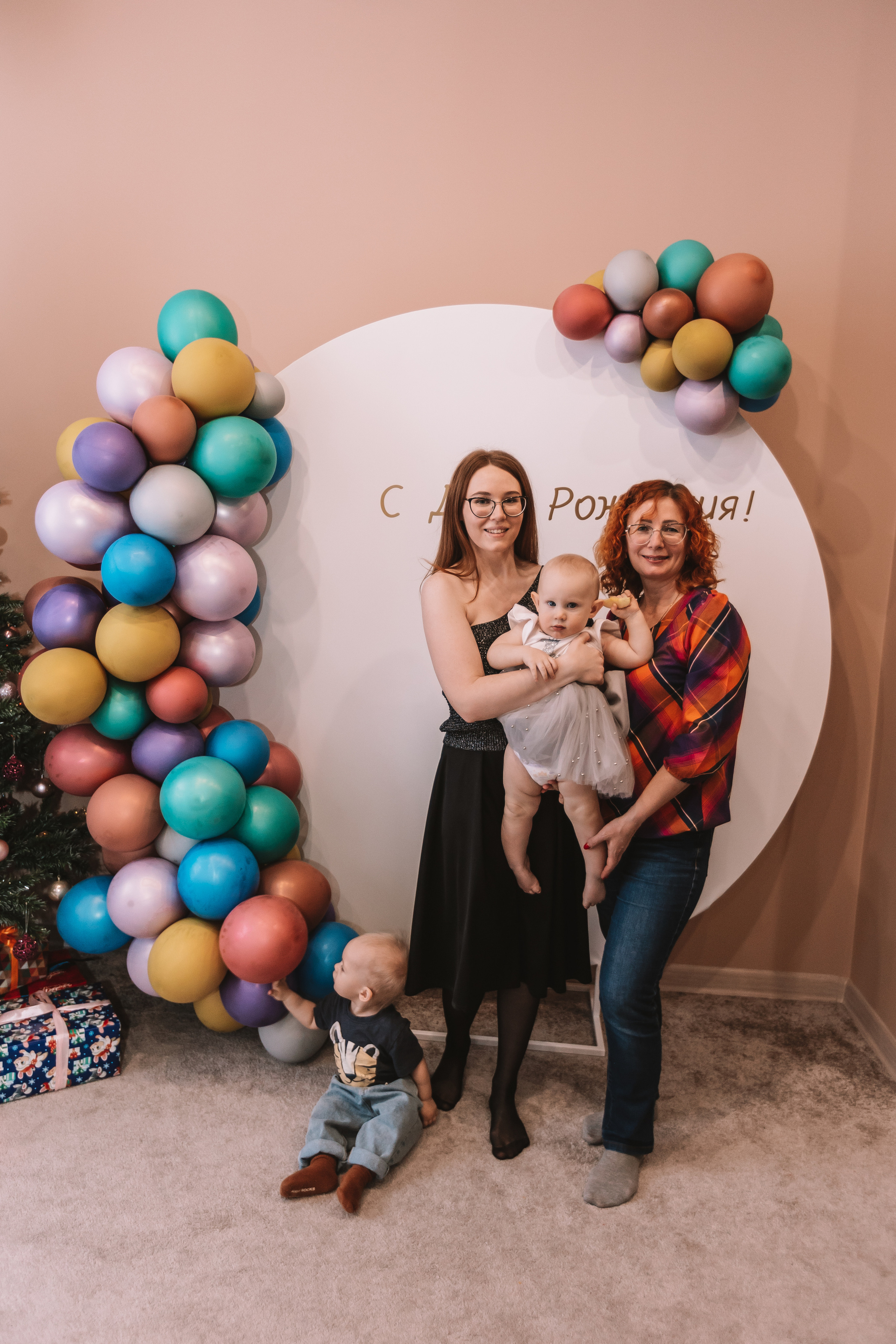 Первый годик в игровой. Семейный фотограф Тюмень, фотограф на роды Салмина Мария