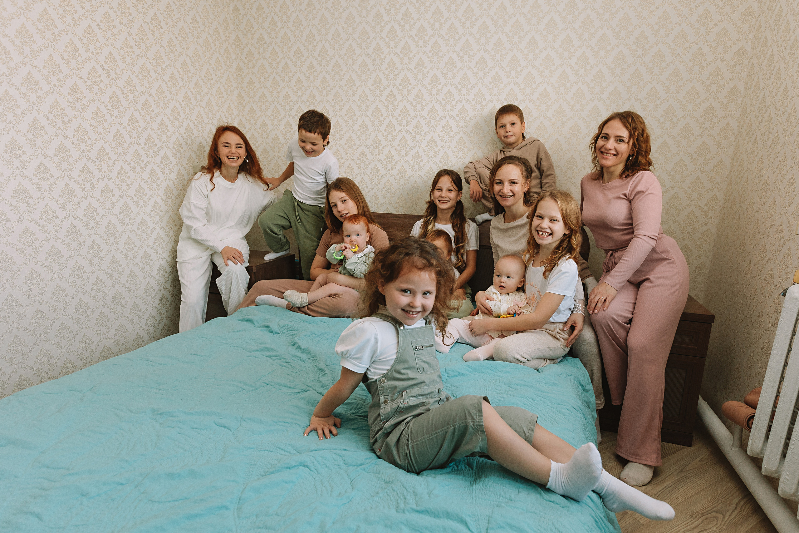 Большая семья (17 человек в частном доме, 2 часа). Семейный фотограф Тюмень, фотограф на роды Салмина Мария