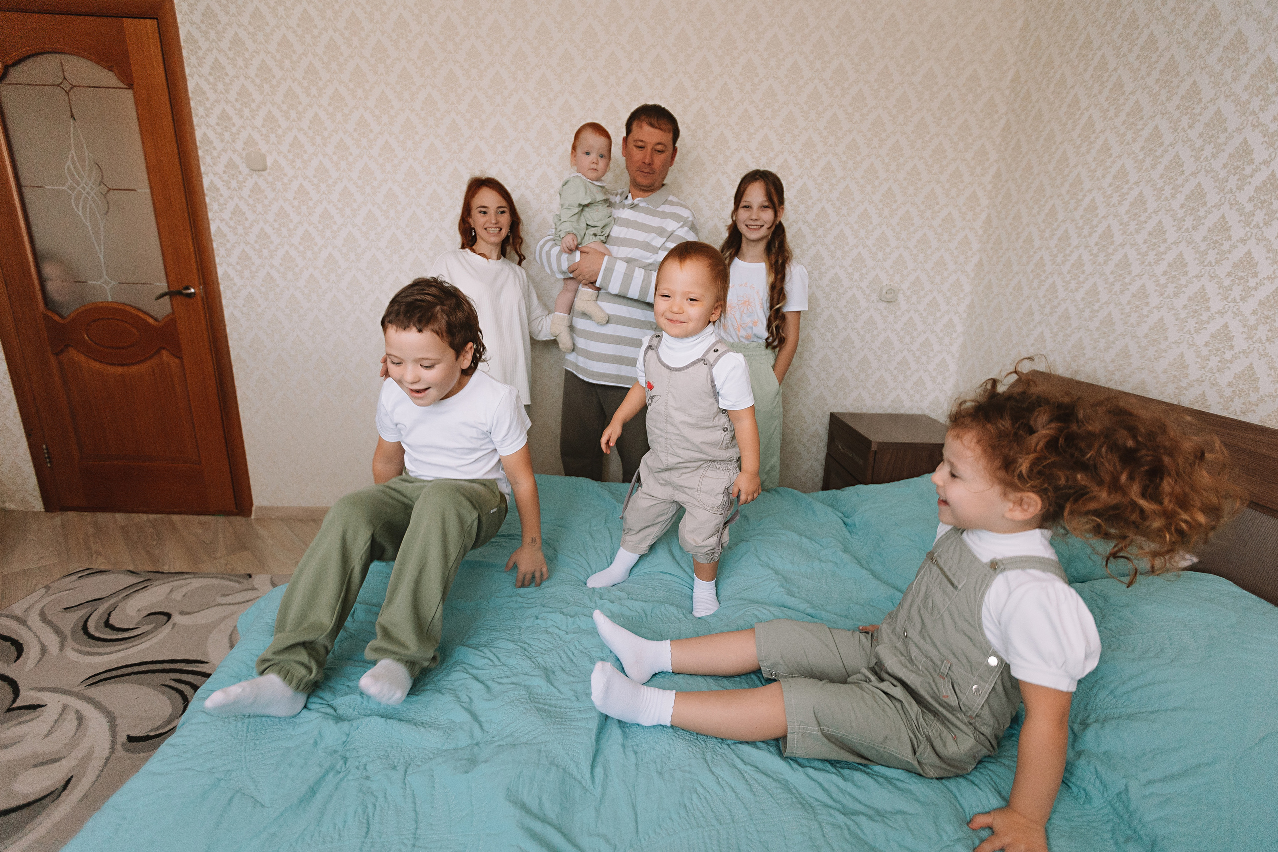 Большая семья (17 человек в частном доме, 2 часа). Семейный фотограф Тюмень, фотограф на роды Салмина Мария