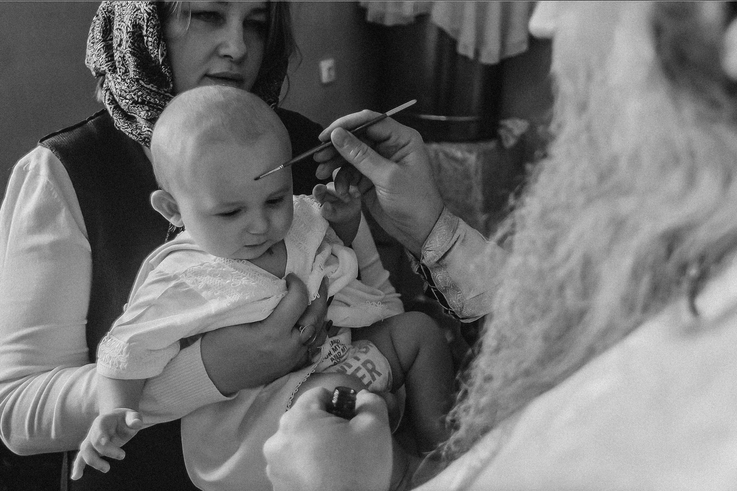 Крещение семакова. Семейный фотограф Тюмень, фотограф на роды Салмина Мария