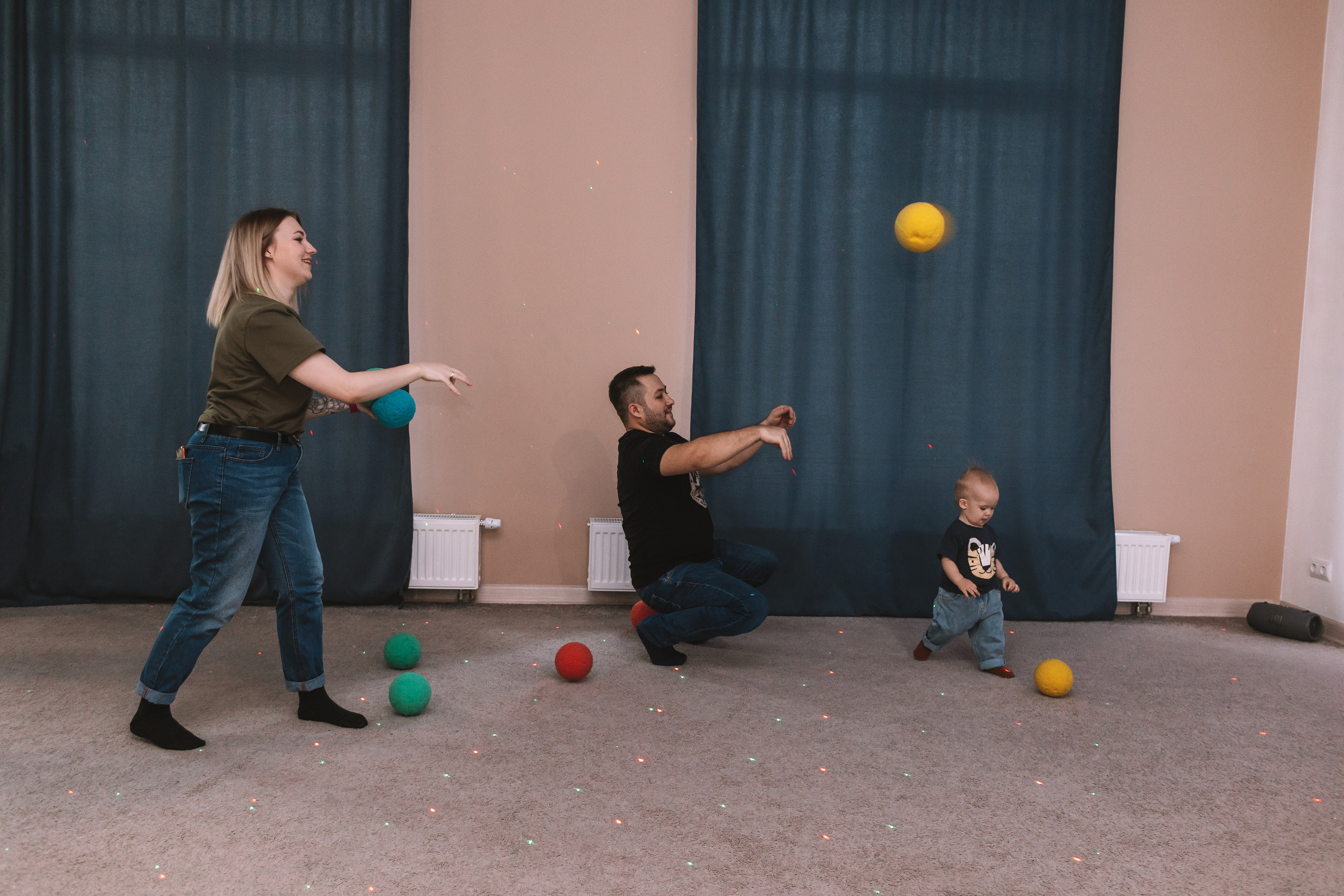 Первый годик в игровой. Семейный фотограф Тюмень, фотограф на роды Салмина Мария