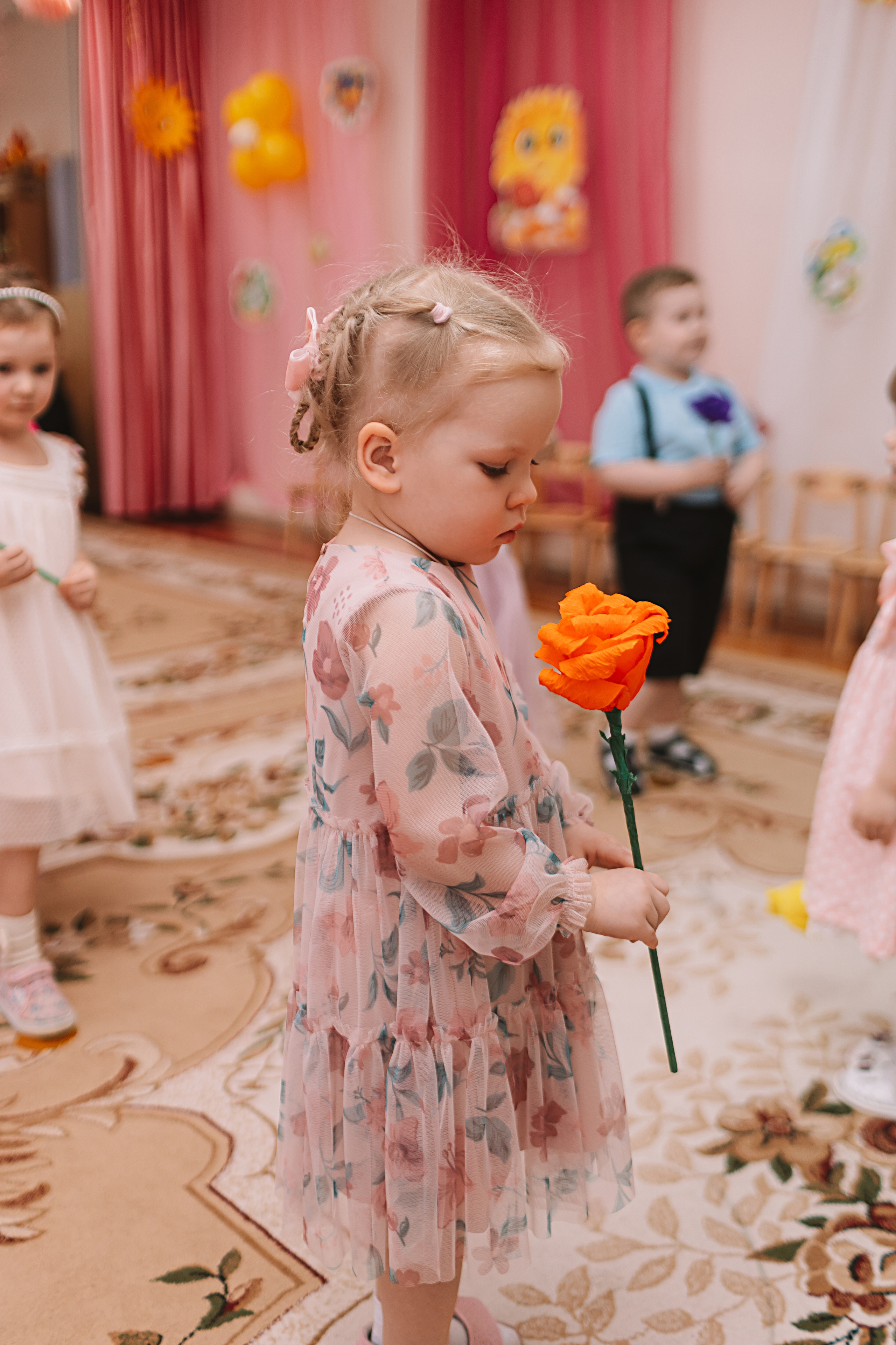 Утренник садик. Семейный фотограф Тюмень, фотограф на роды Салмина Мария