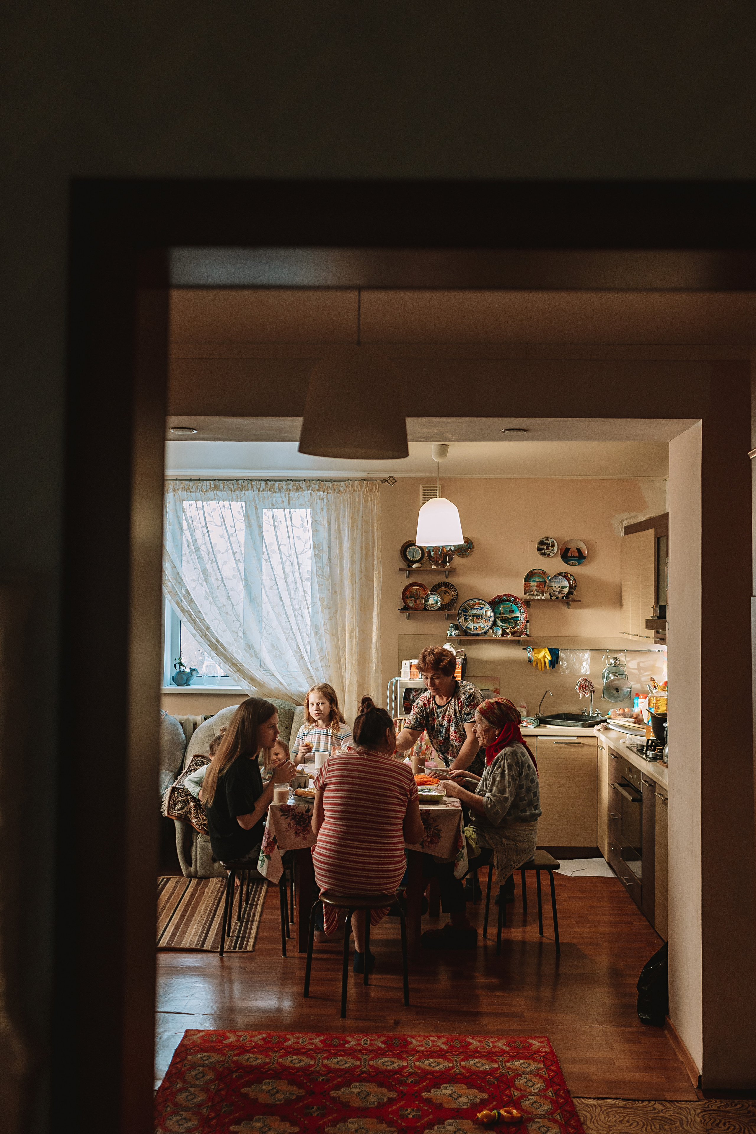 Большая семья (17 человек в частном доме, 2 часа). Семейный фотограф Тюмень, фотограф на роды Салмина Мария