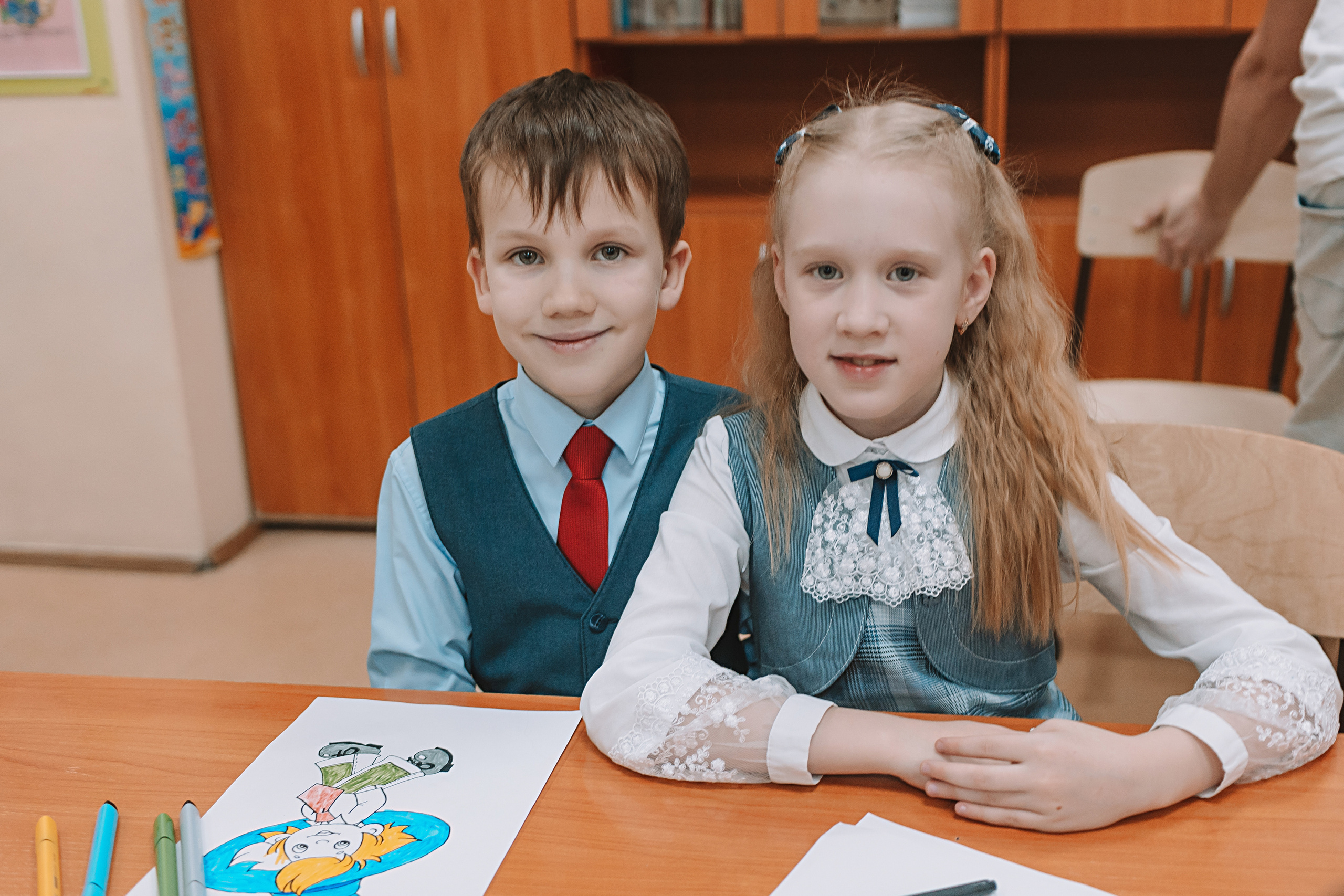 2 класс в школе. Семейный фотограф Тюмень, фотограф на роды Салмина Мария