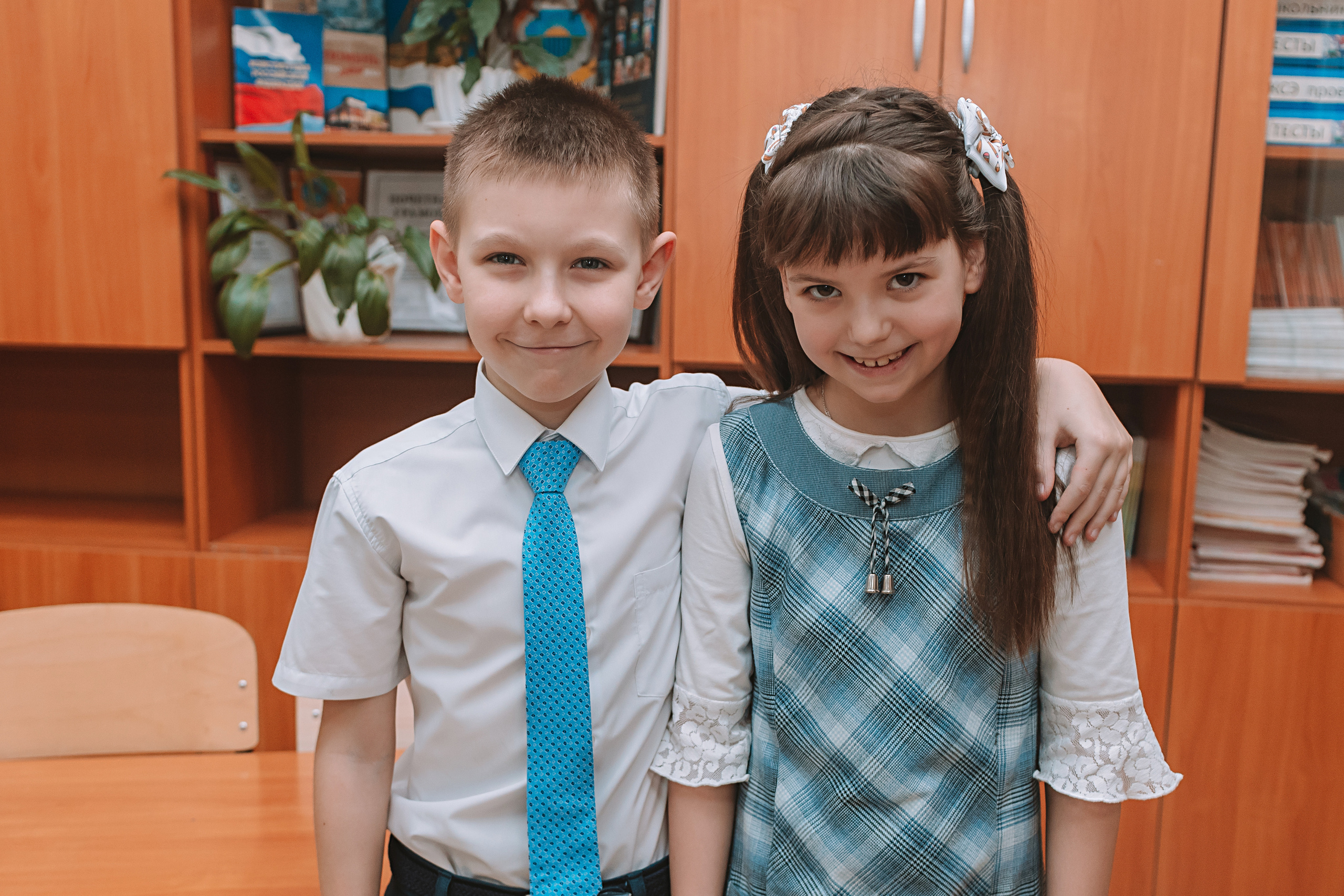 2 класс в школе. Семейный фотограф Тюмень, фотограф на роды Салмина Мария