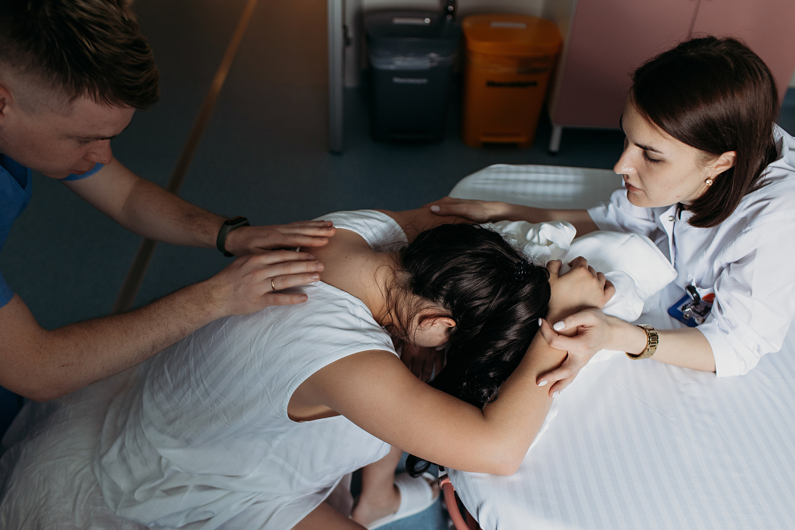 Мать и Дитя. Семейный фотограф Тюмень, фотограф на роды Салмина Мария