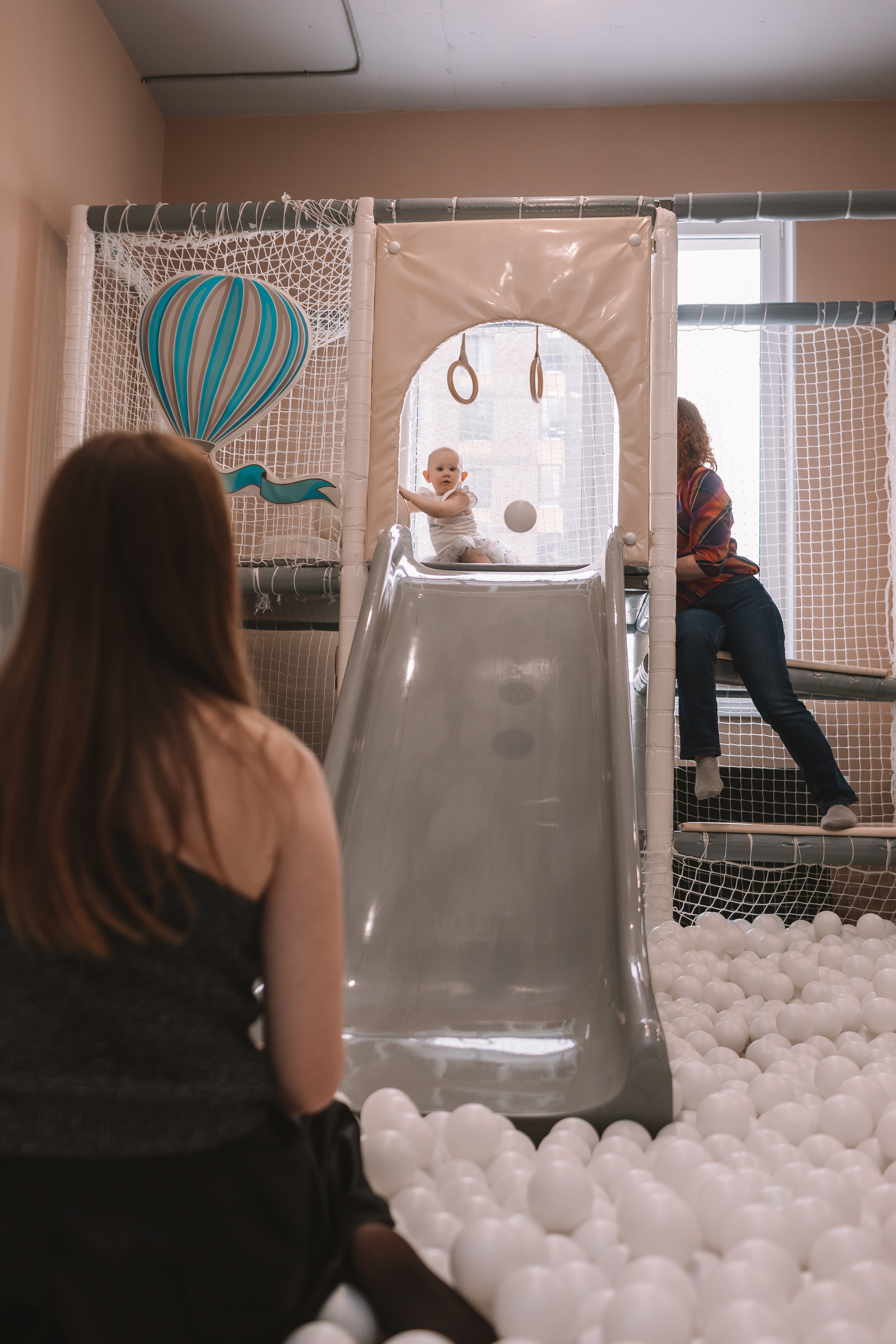 Первый годик в игровой. Семейный фотограф Тюмень, фотограф на роды Салмина Мария