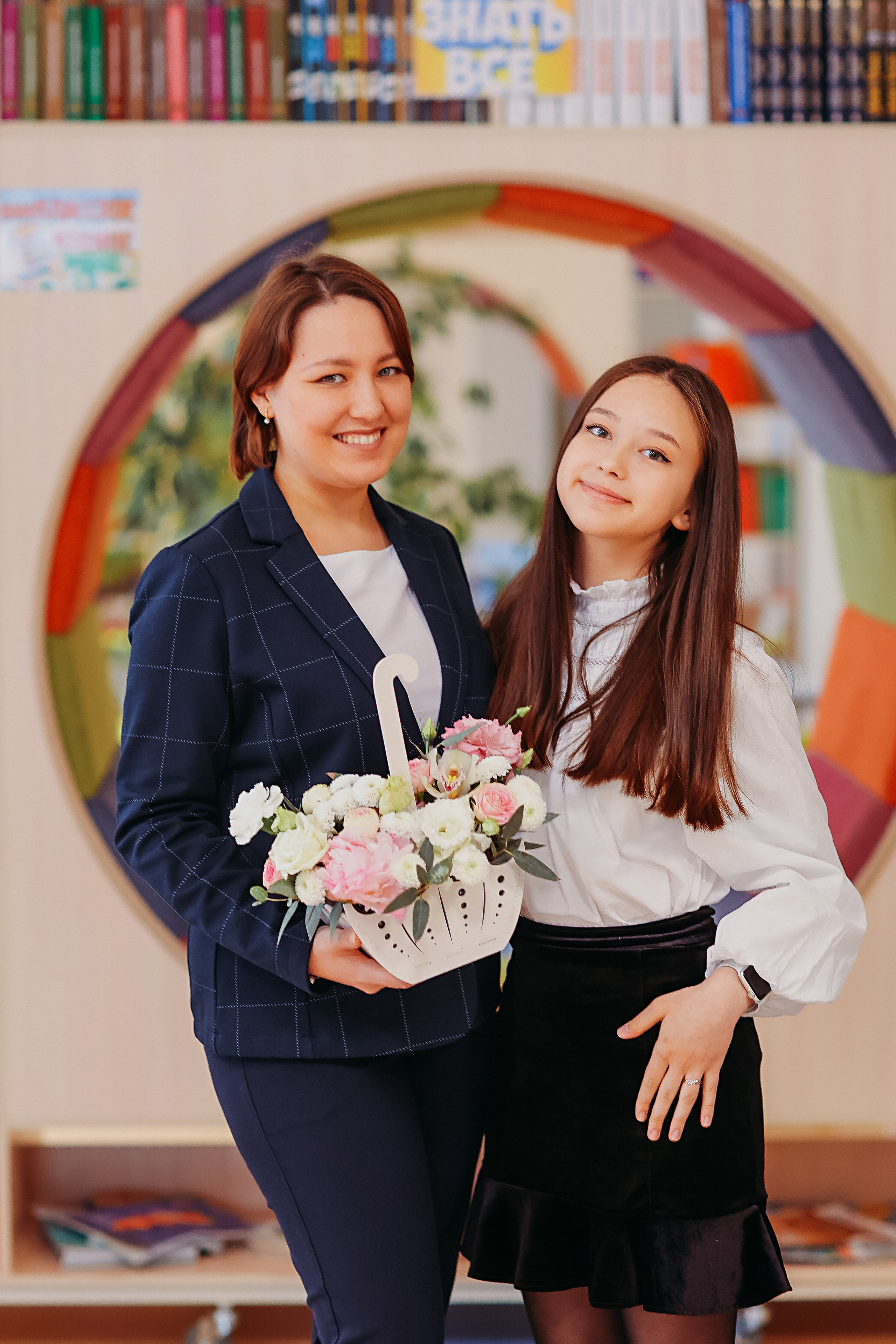 8 класс в библиотеке. Семейный фотограф Тюмень, фотограф на роды Салмина Мария