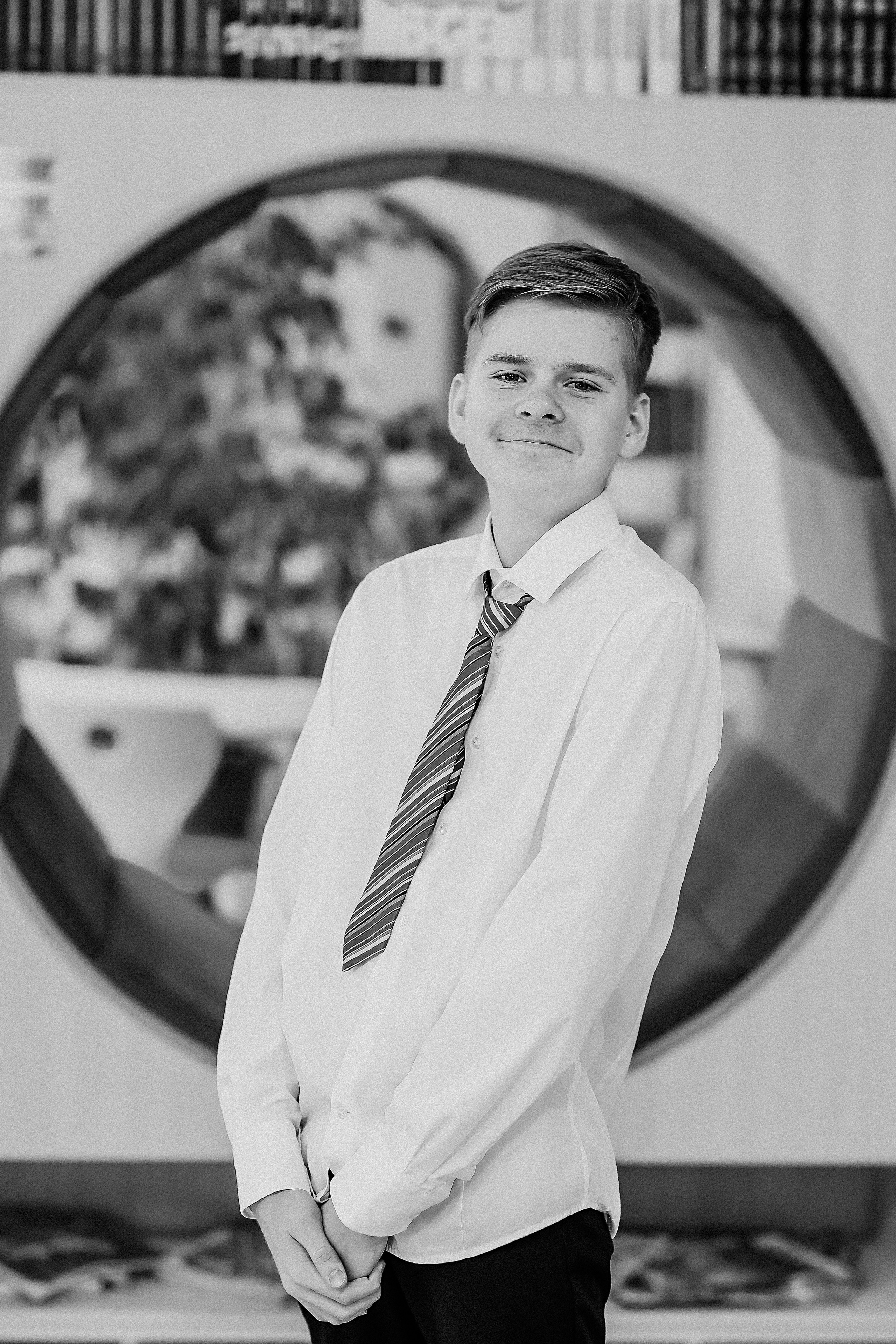 8 класс в библиотеке. Семейный фотограф Тюмень, фотограф на роды Салмина Мария