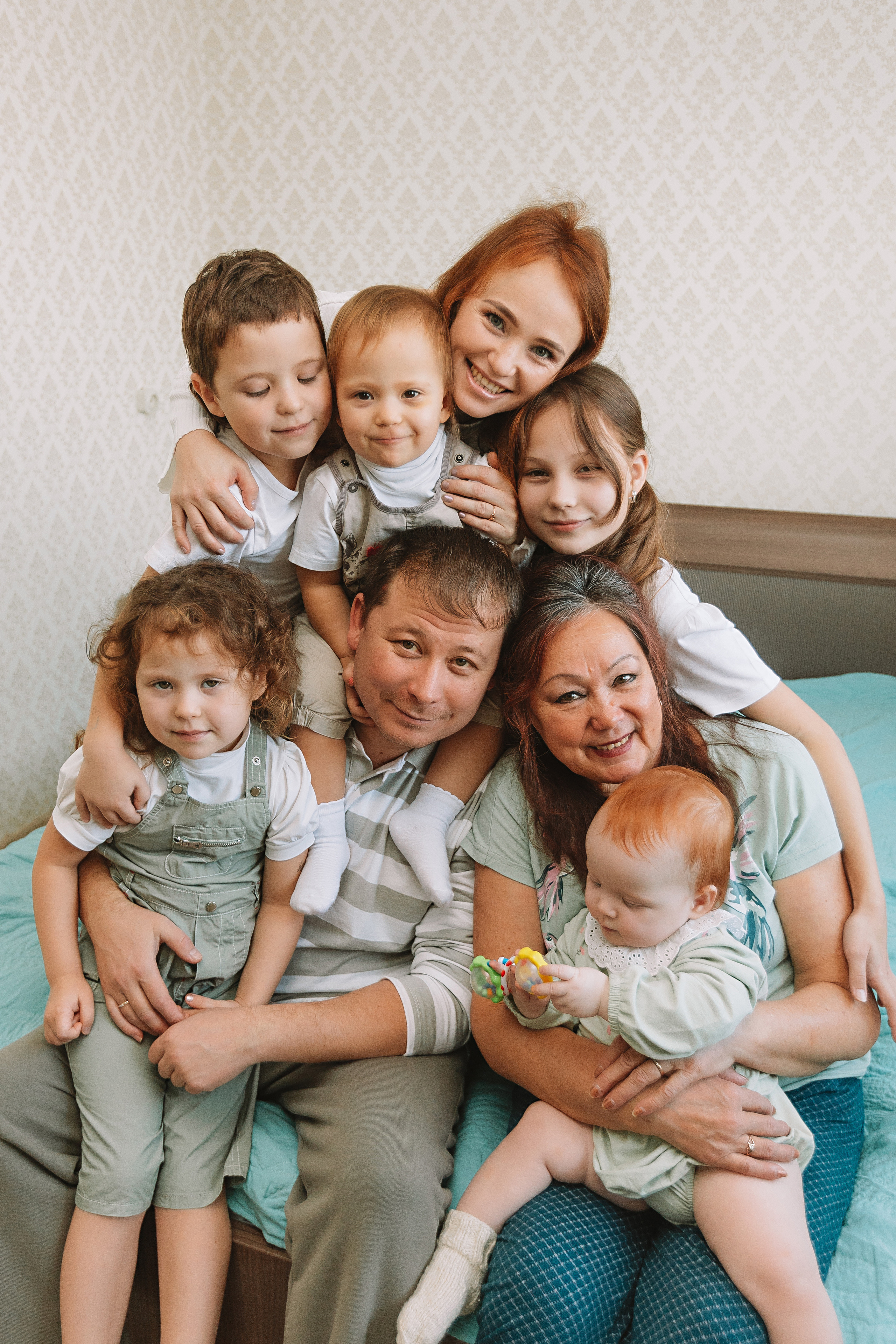 Большая семья (17 человек в частном доме, 2 часа). Семейный фотограф Тюмень, фотограф на роды Салмина Мария