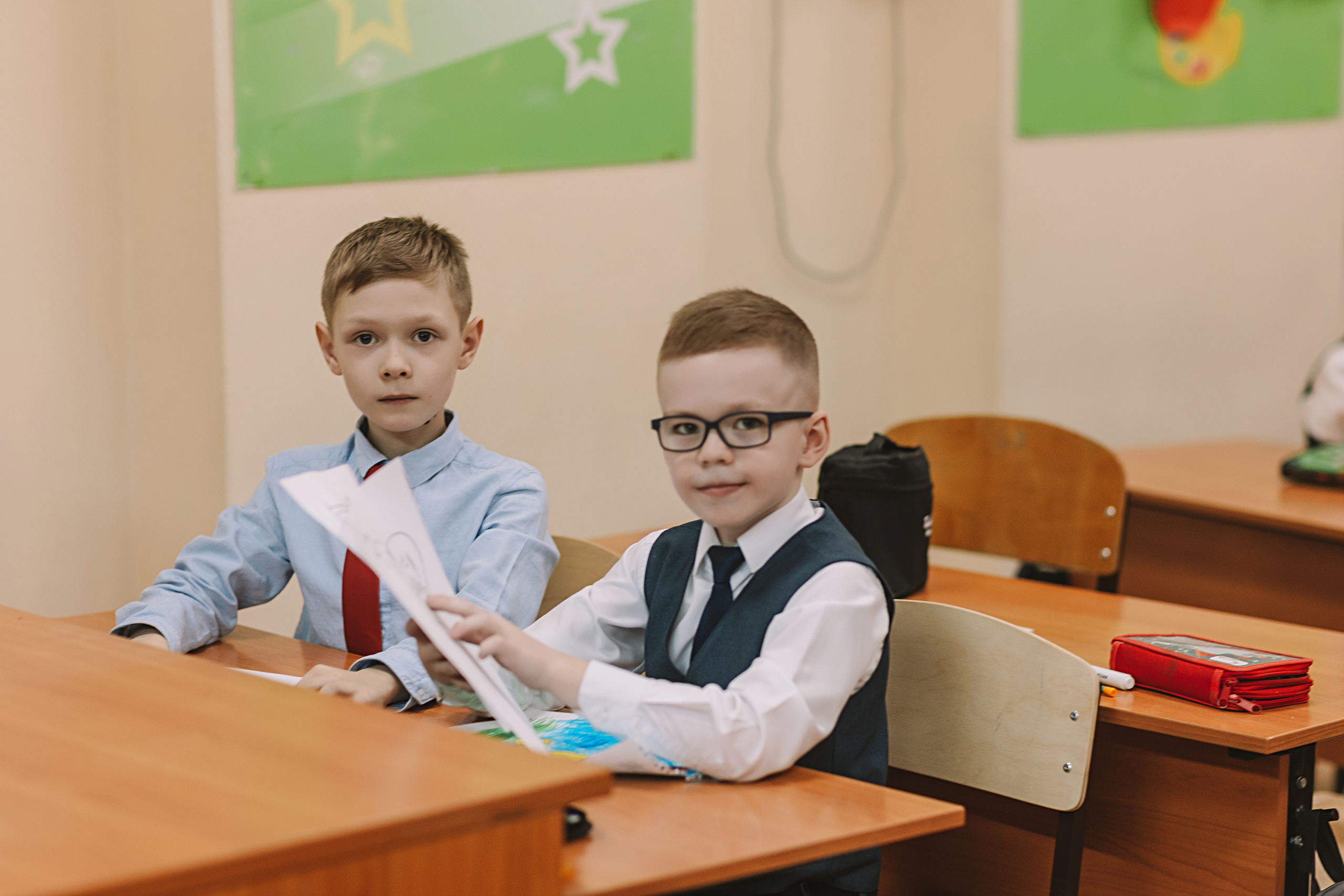 2 класс в школе. Семейный фотограф Тюмень, фотограф на роды Салмина Мария