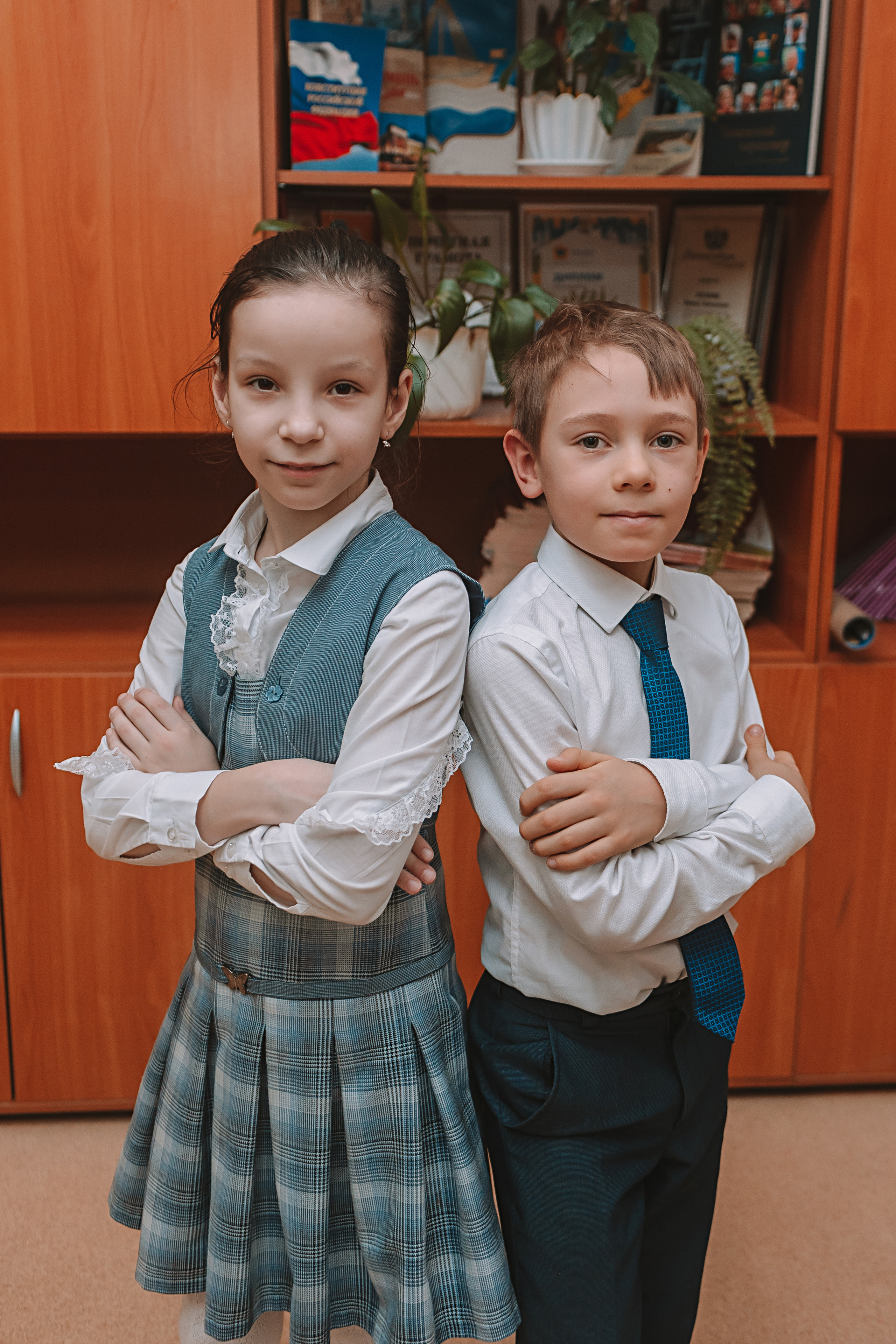 2 класс в школе. Семейный фотограф Тюмень, фотограф на роды Салмина Мария