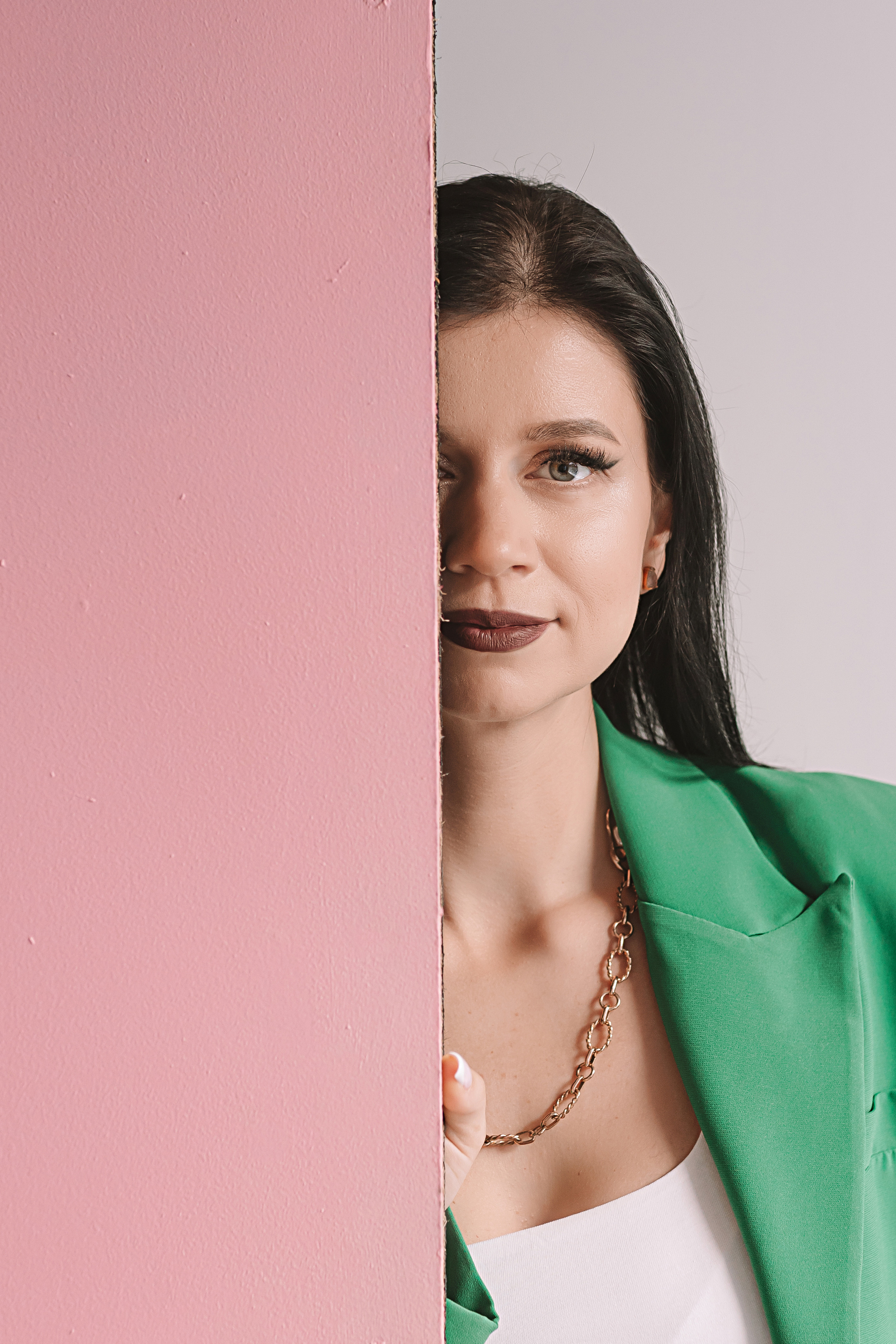 Руководитель студий красоты, студия Белая. Семейный фотограф Тюмень, фотограф на роды Салмина Мария