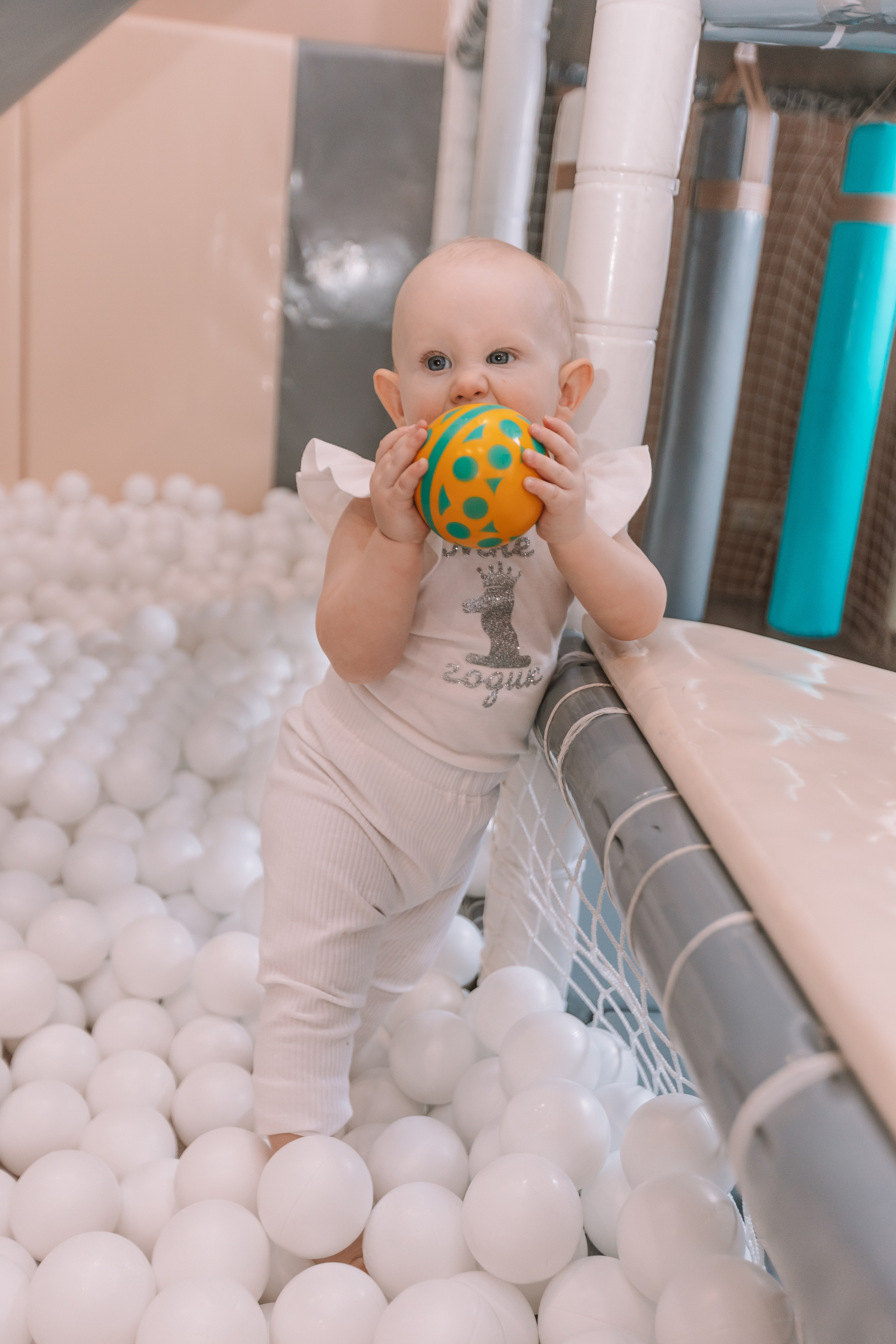 Первый годик в игровой. Семейный фотограф Тюмень, фотограф на роды Салмина Мария