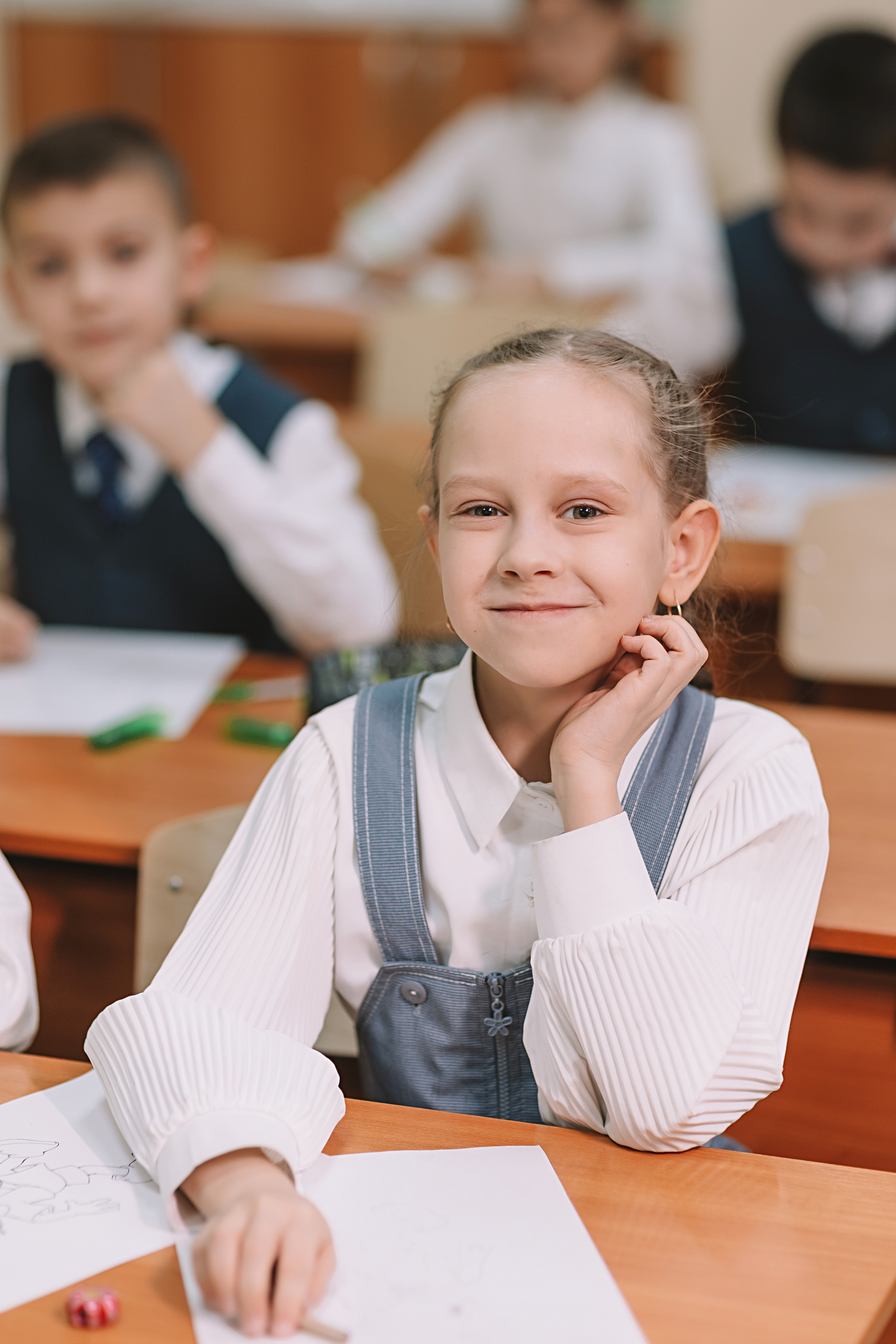 2 класс в школе. Семейный фотограф Тюмень, фотограф на роды Салмина Мария