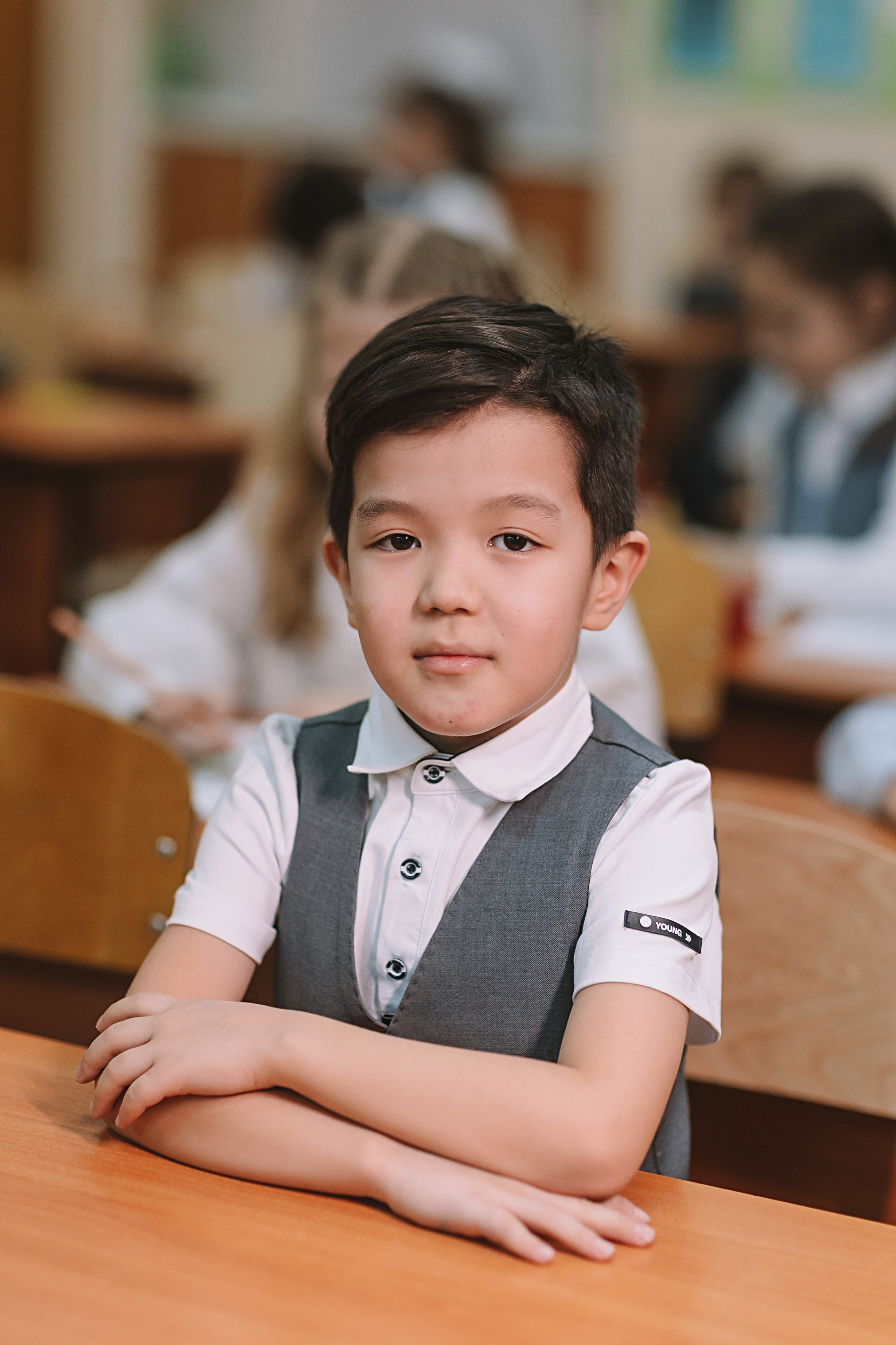 2 класс в школе. Семейный фотограф Тюмень, фотограф на роды Салмина Мария