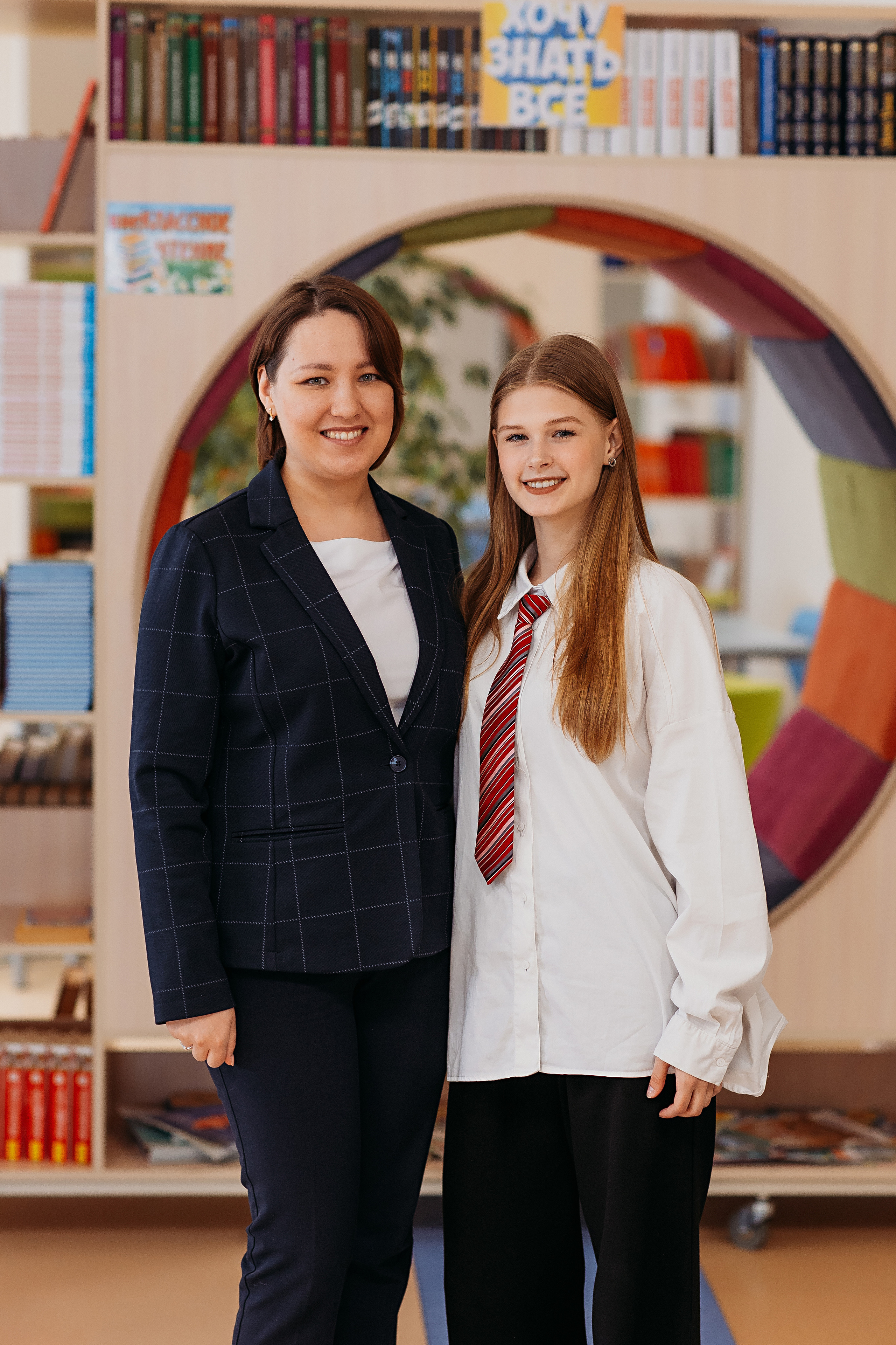 8 класс в библиотеке. Семейный фотограф Тюмень, фотограф на роды Салмина Мария