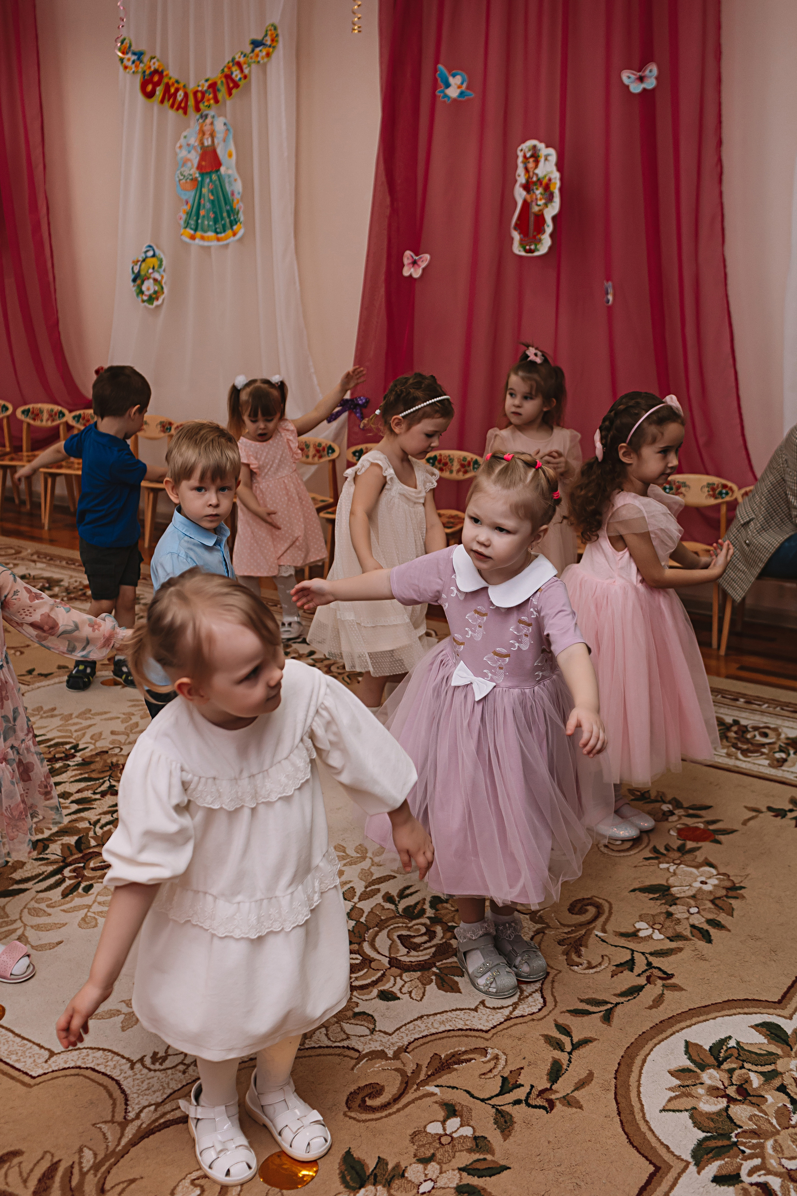 Утренник садик. Семейный фотограф Тюмень, фотограф на роды Салмина Мария