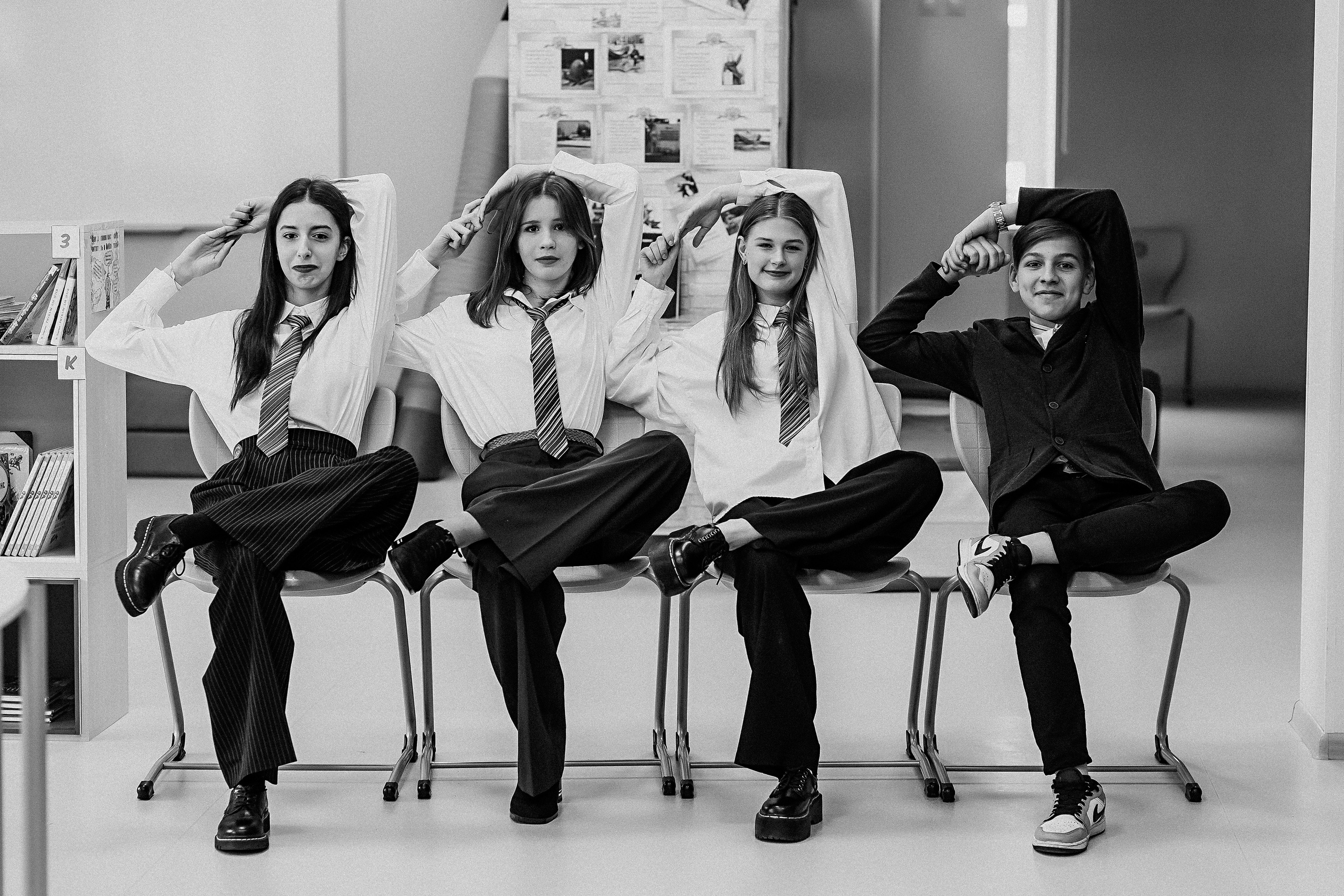 8 класс в библиотеке. Семейный фотограф Тюмень, фотограф на роды Салмина Мария