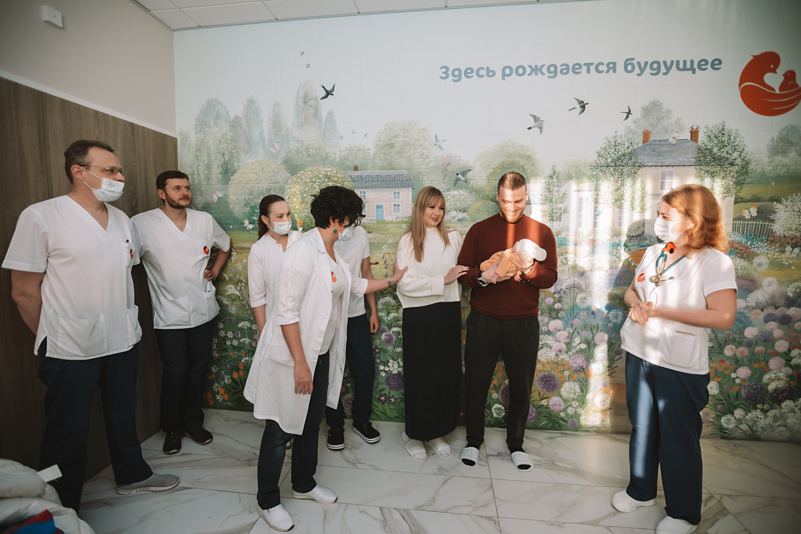 Выписка Мать и Дитя. Семейный фотограф Тюмень, фотограф на роды Салмина Мария