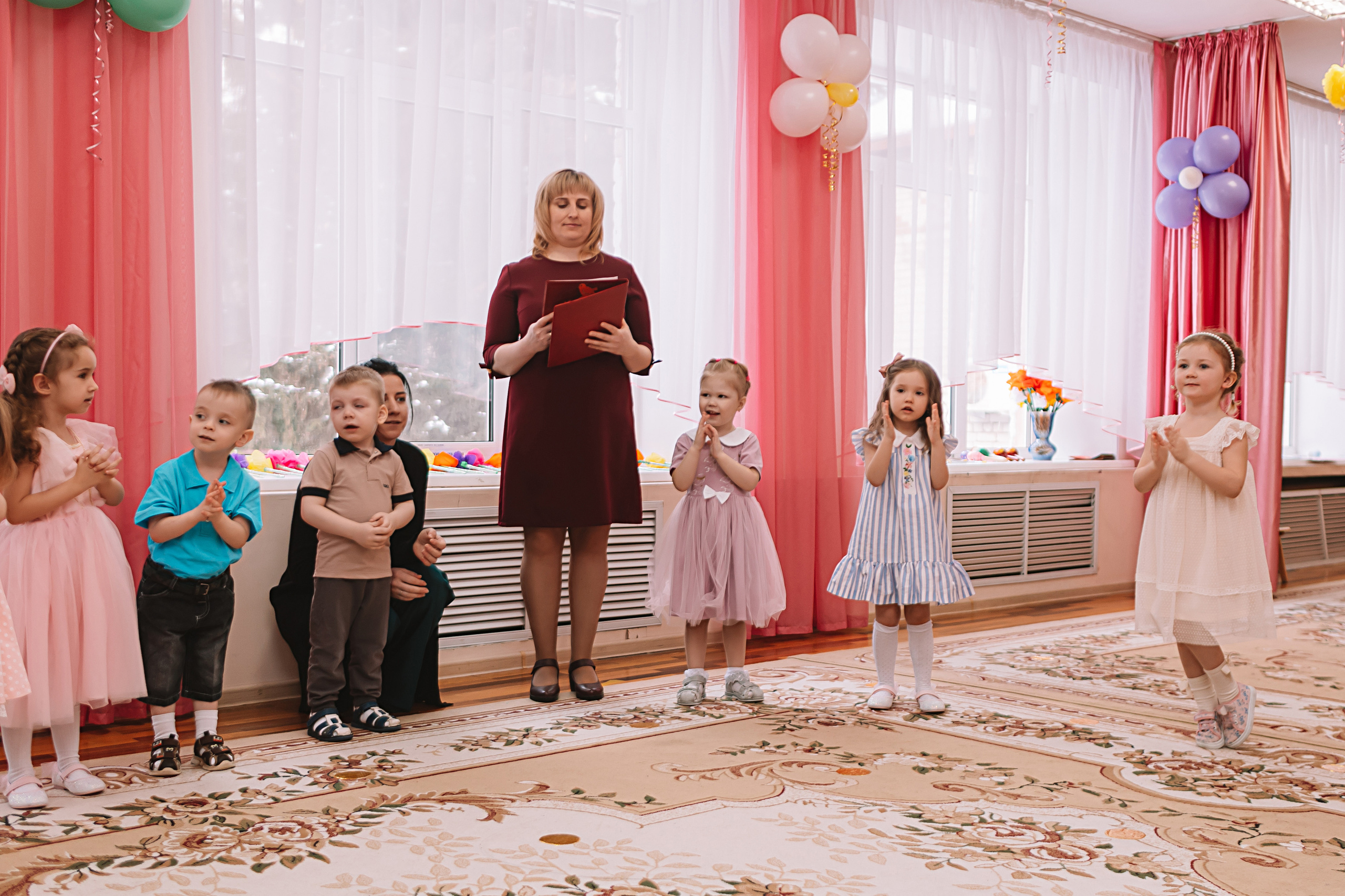 Утренник садик. Семейный фотограф Тюмень, фотограф на роды Салмина Мария