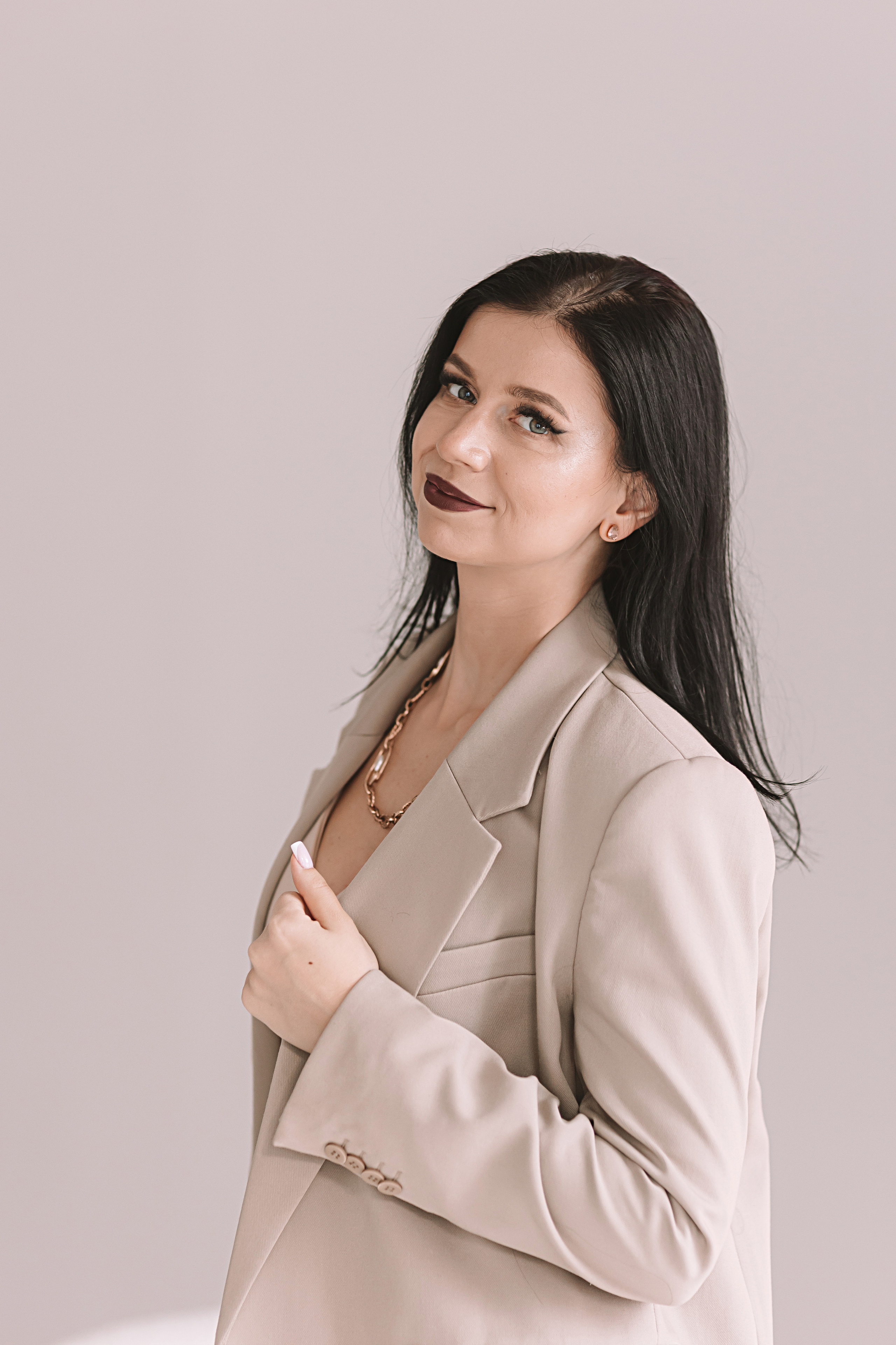 Руководитель студий красоты, студия Белая. Семейный фотограф Тюмень, фотограф на роды Салмина Мария