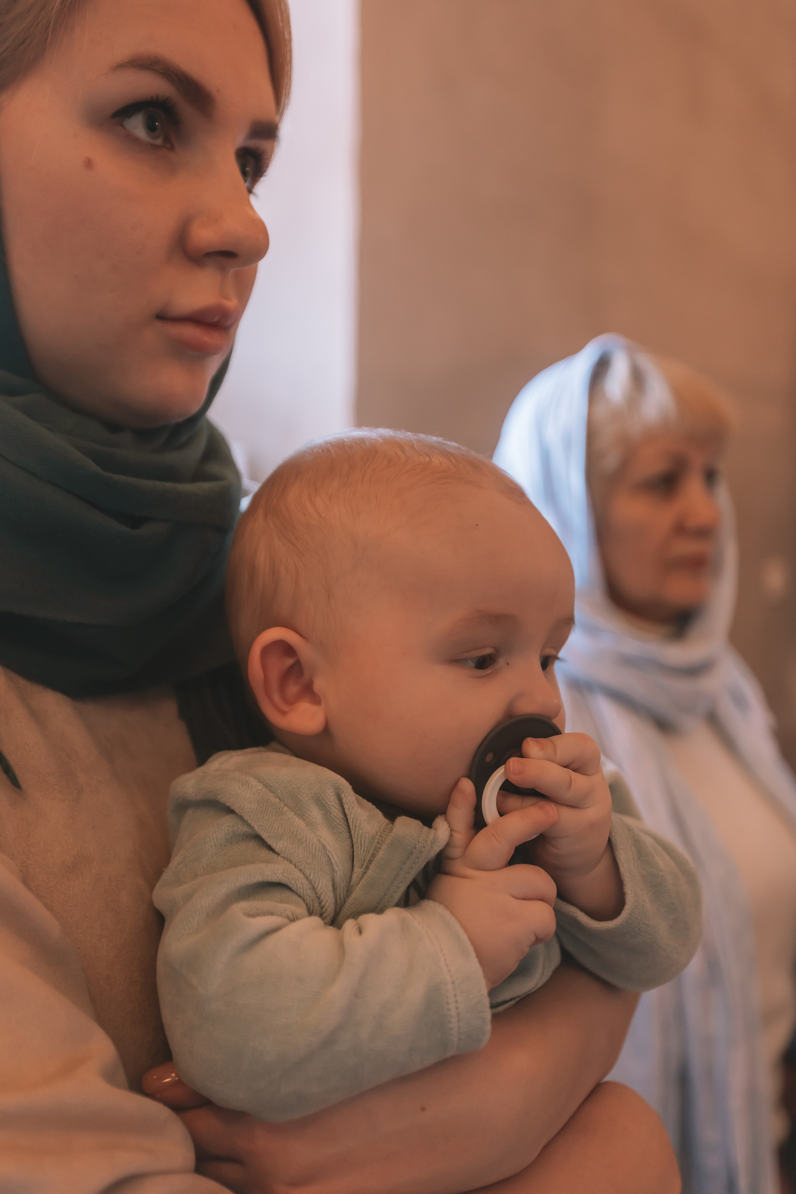 Крещение семакова. Семейный фотограф Тюмень, фотограф на роды Салмина Мария