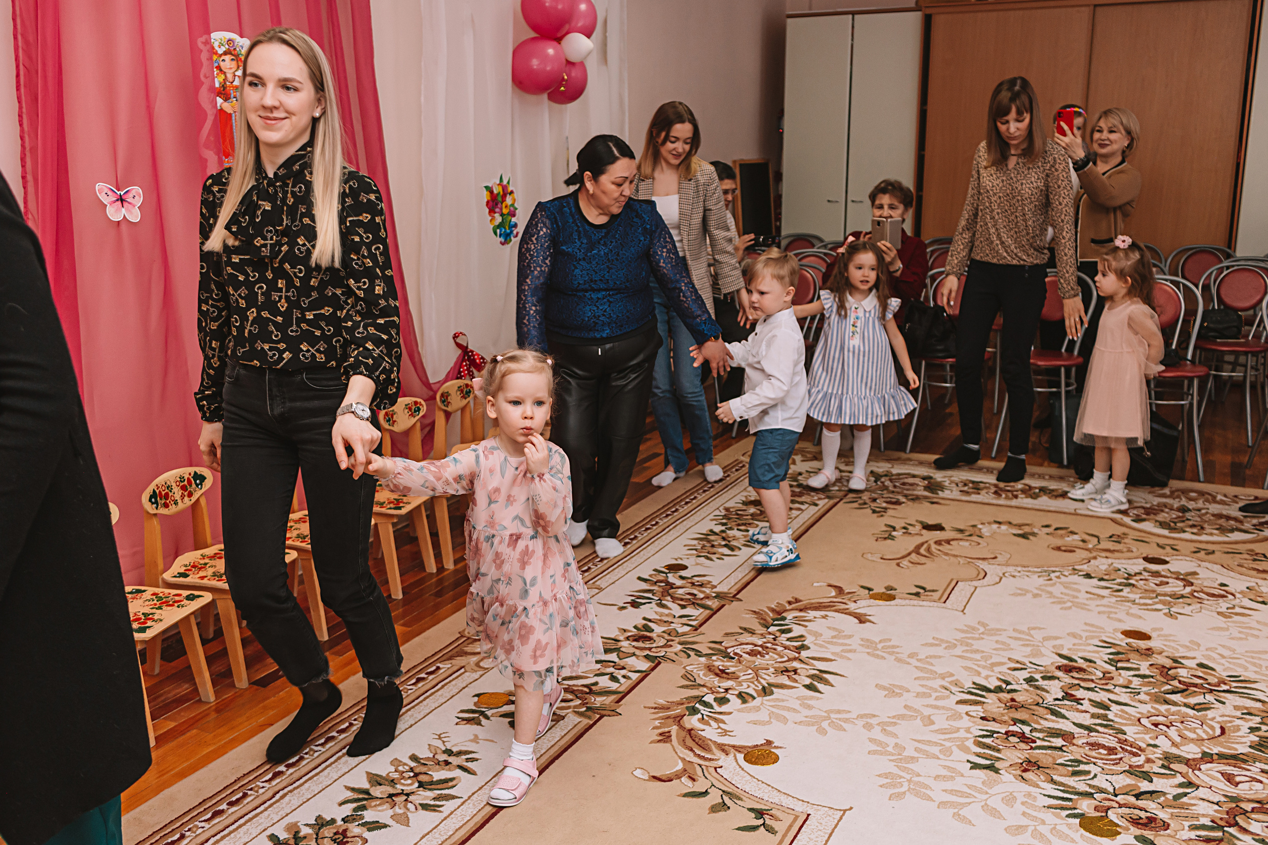 Утренник садик. Семейный фотограф Тюмень, фотограф на роды Салмина Мария