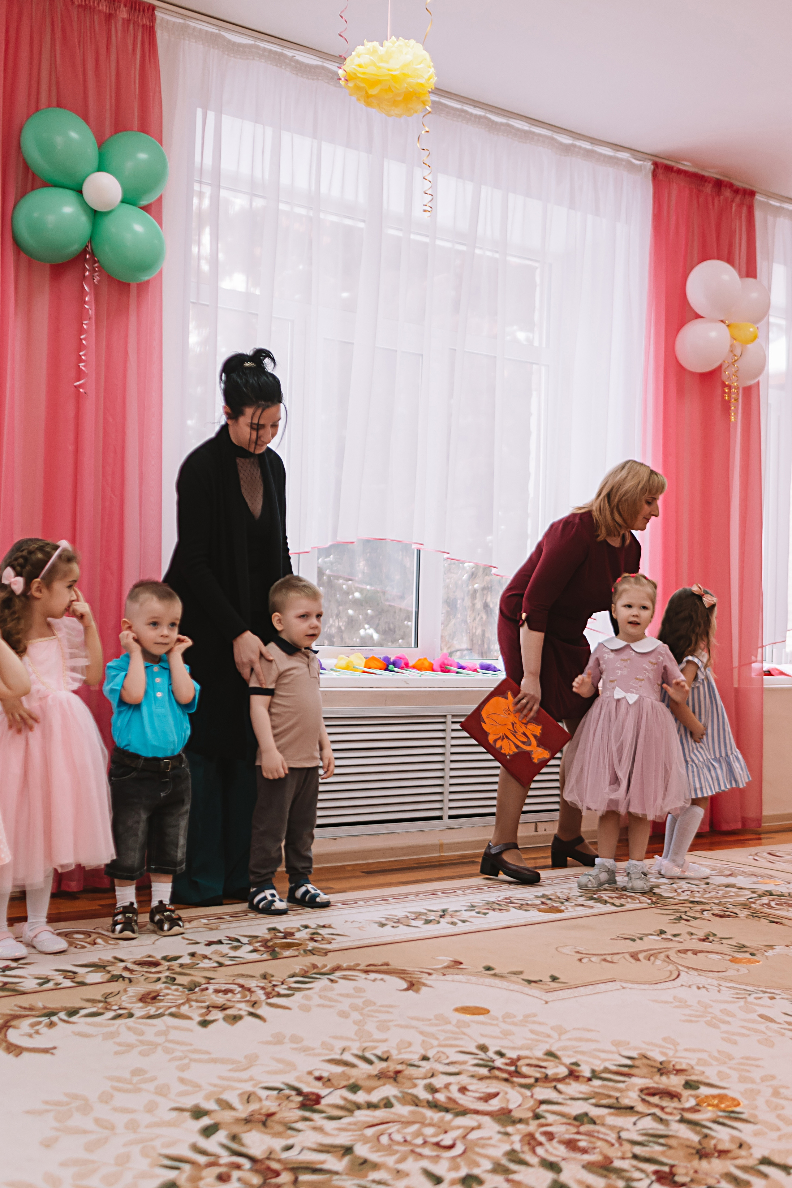 Утренник садик. Семейный фотограф Тюмень, фотограф на роды Салмина Мария