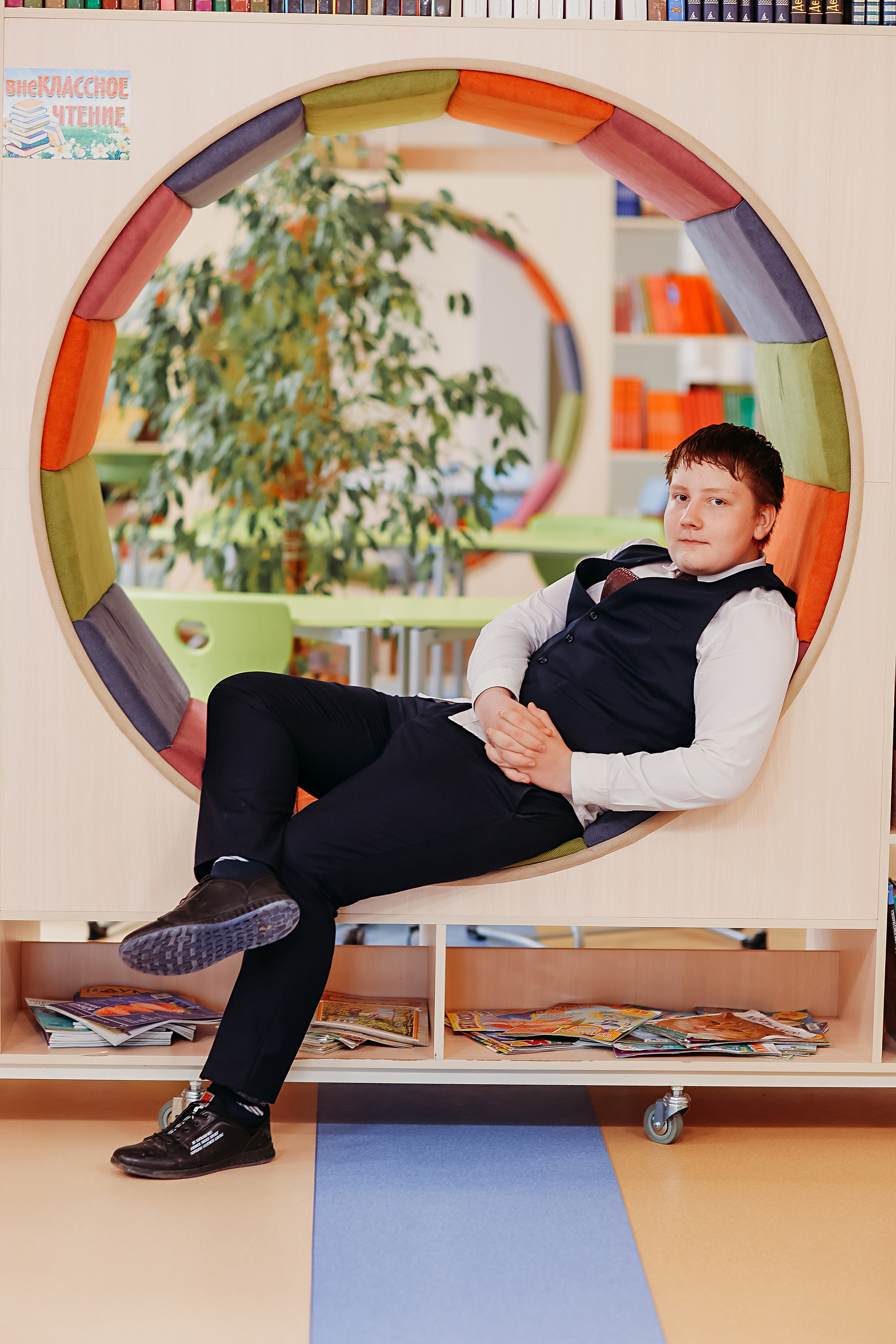 8 класс в библиотеке. Семейный фотограф Тюмень, фотограф на роды Салмина Мария