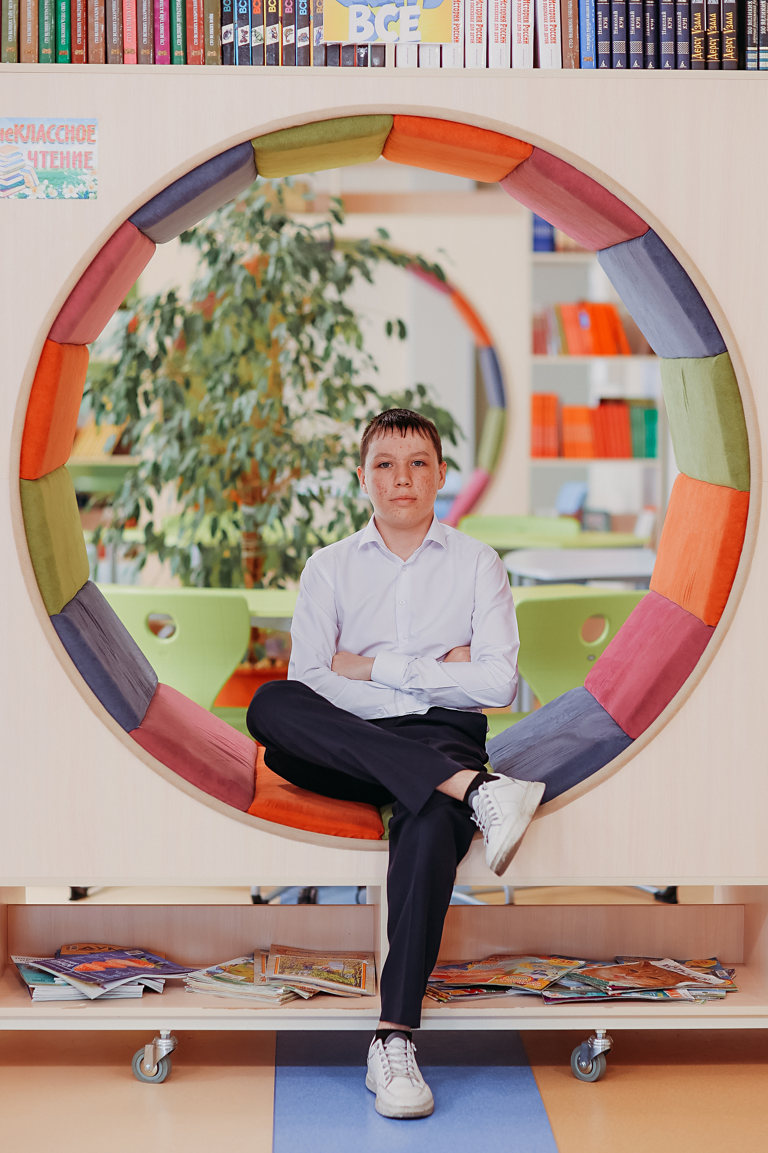 8 класс в библиотеке. Семейный фотограф Тюмень, фотограф на роды Салмина Мария