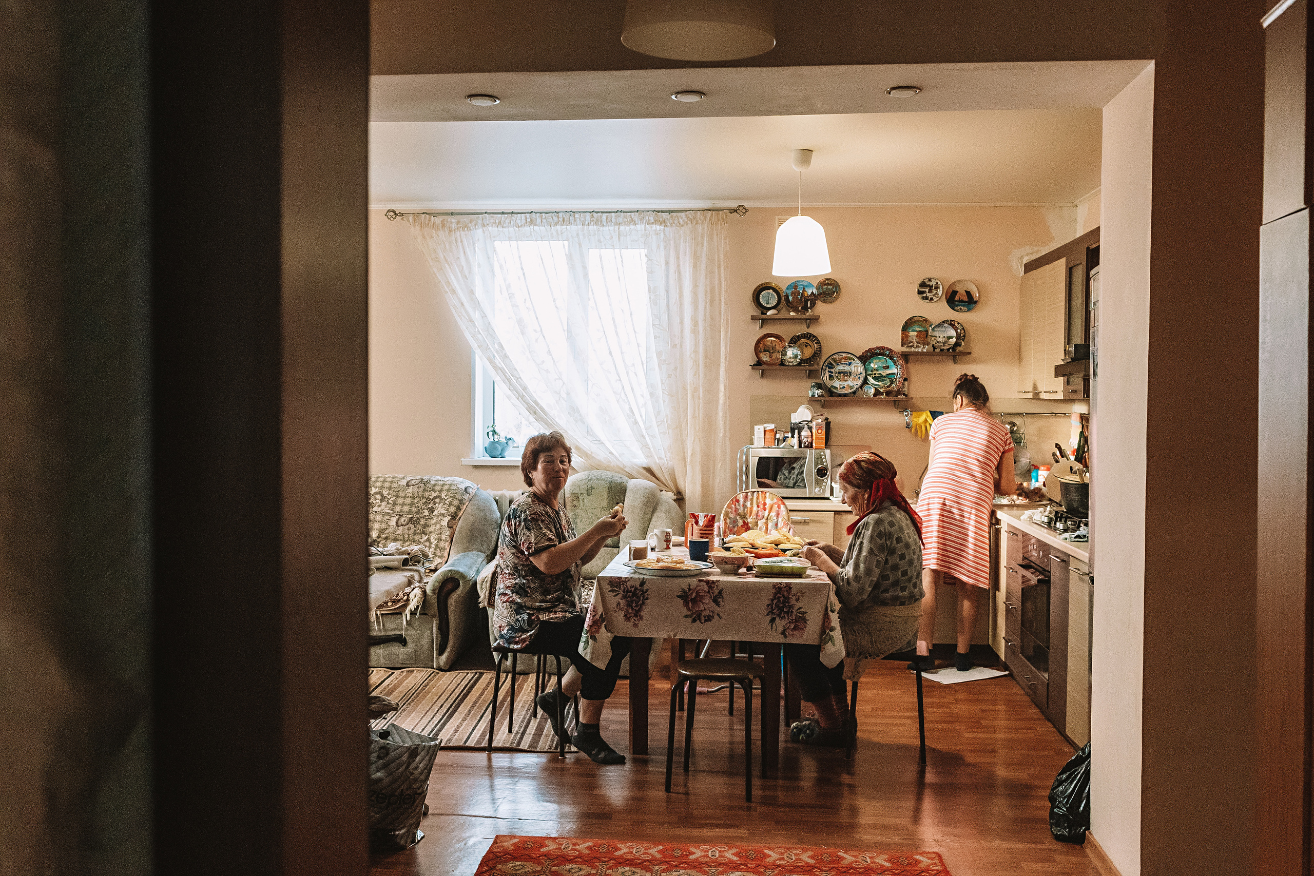 Большая семья (17 человек в частном доме, 2 часа). Семейный фотограф Тюмень, фотограф на роды Салмина Мария