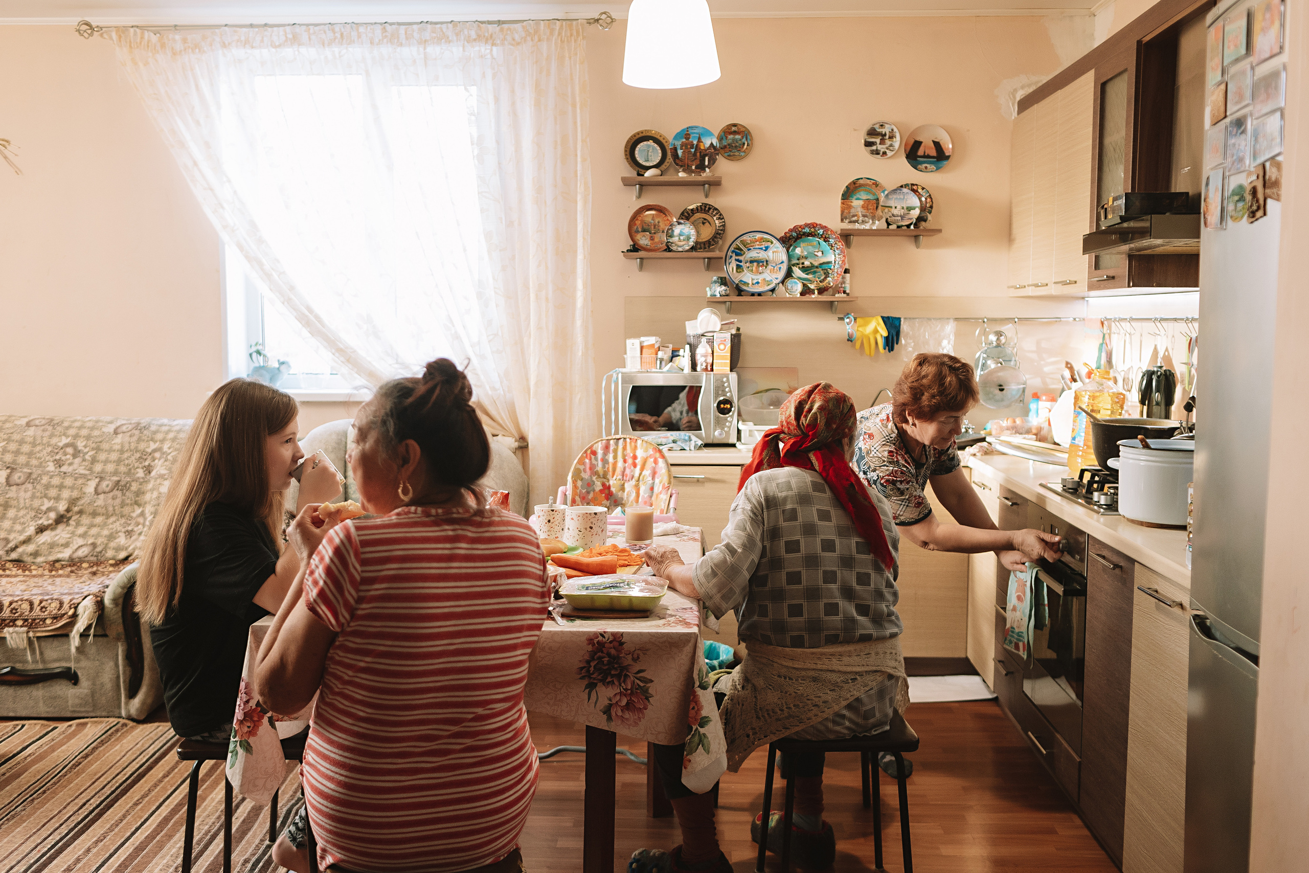 Большая семья (17 человек в частном доме, 2 часа). Семейный фотограф Тюмень, фотограф на роды Салмина Мария