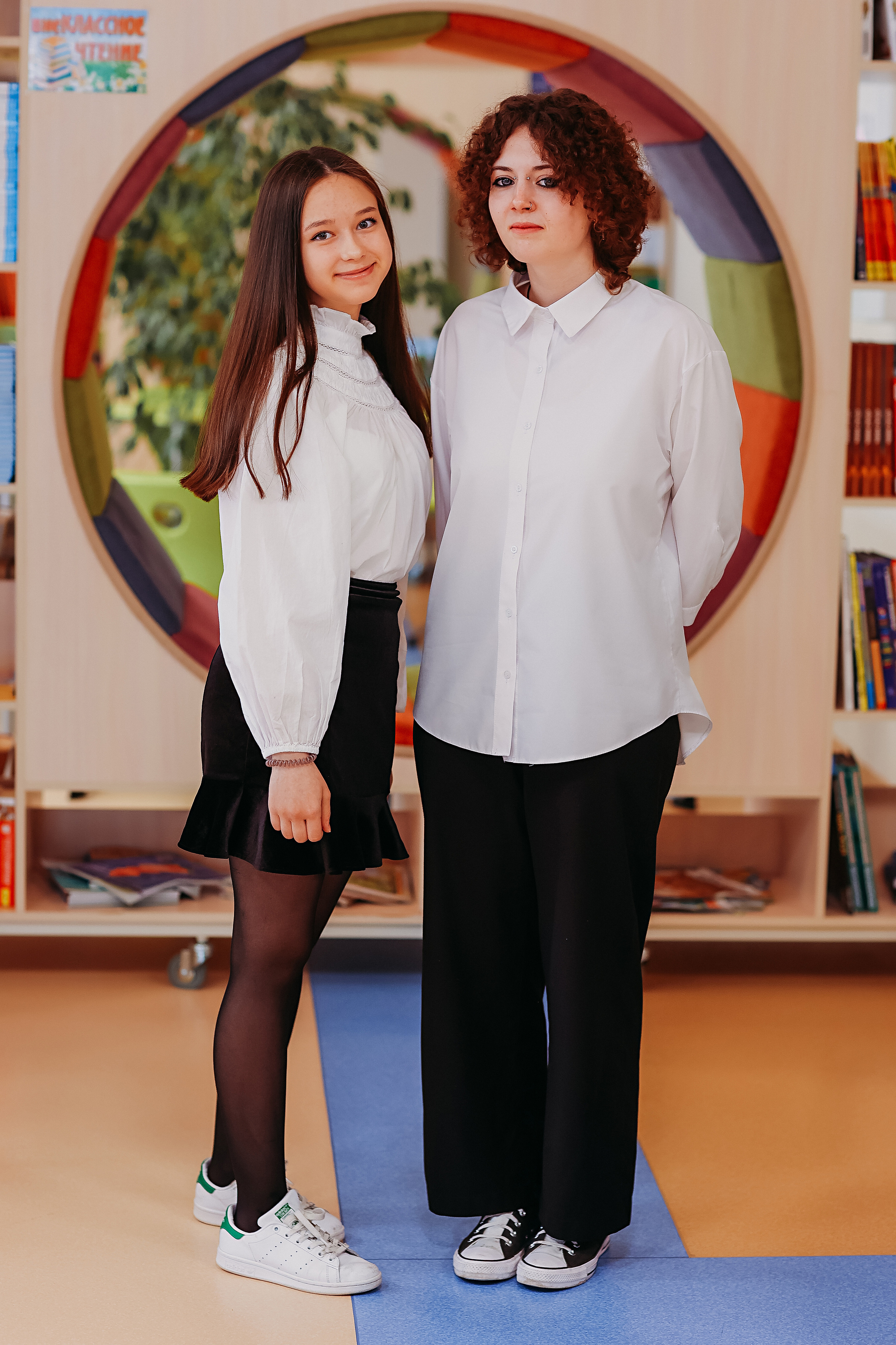 8 класс в библиотеке. Семейный фотограф Тюмень, фотограф на роды Салмина Мария