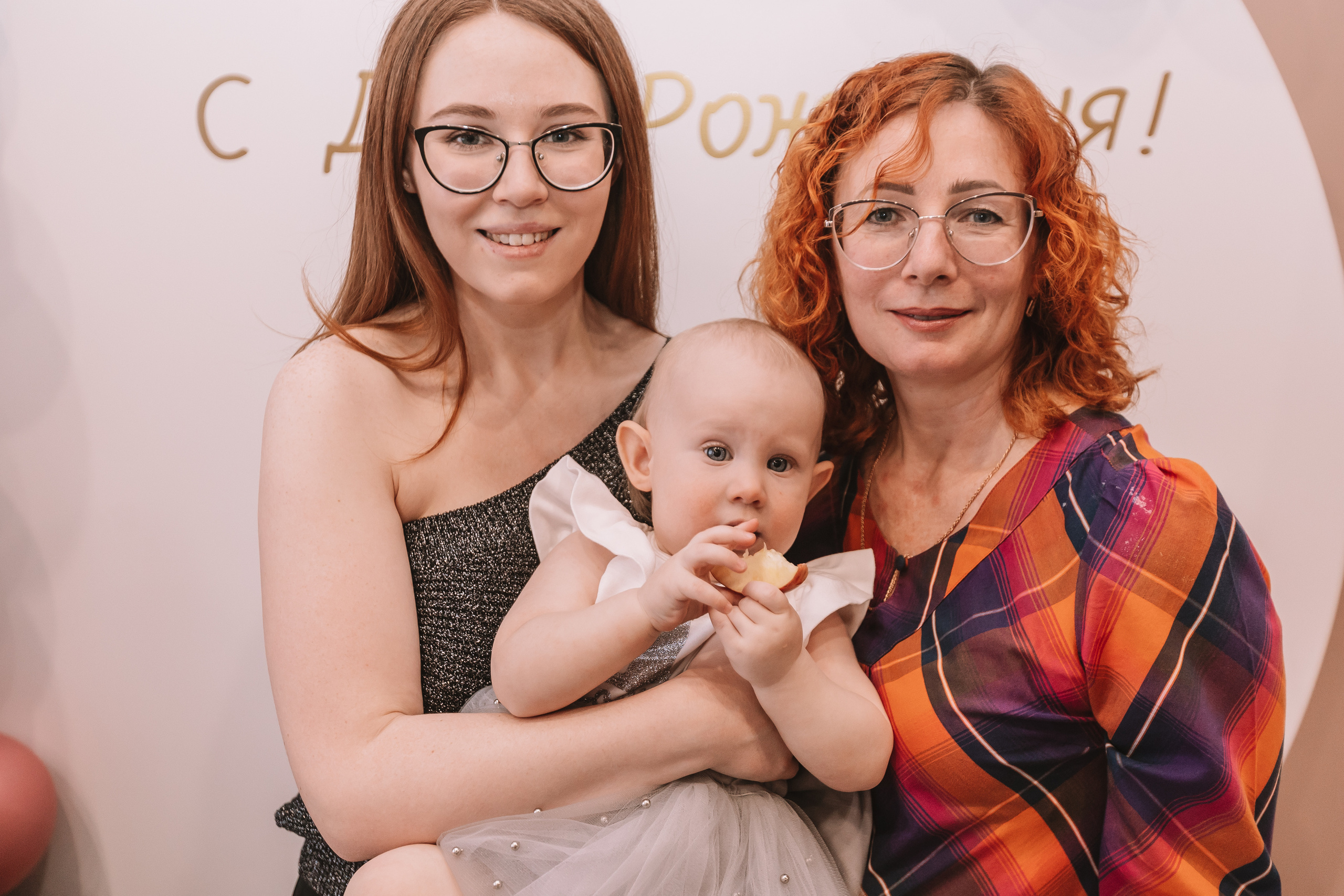 Первый годик в игровой. Семейный фотограф Тюмень, фотограф на роды Салмина Мария