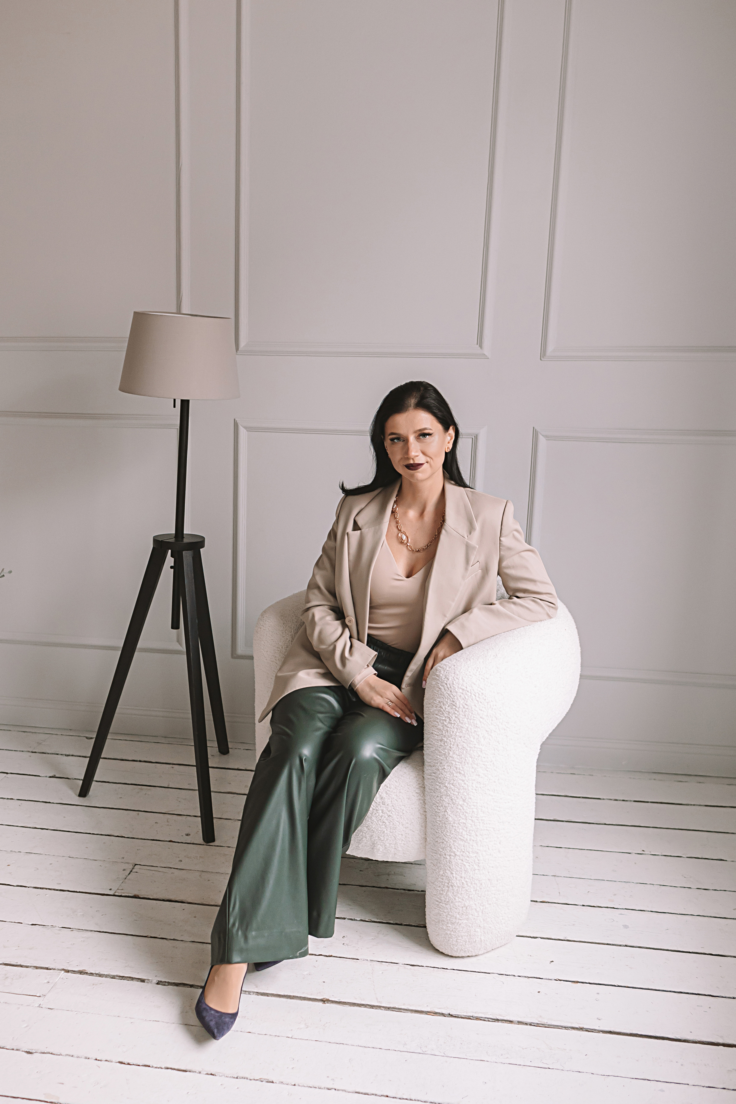 Руководитель студий красоты, студия Белая. Семейный фотограф Тюмень, фотограф на роды Салмина Мария