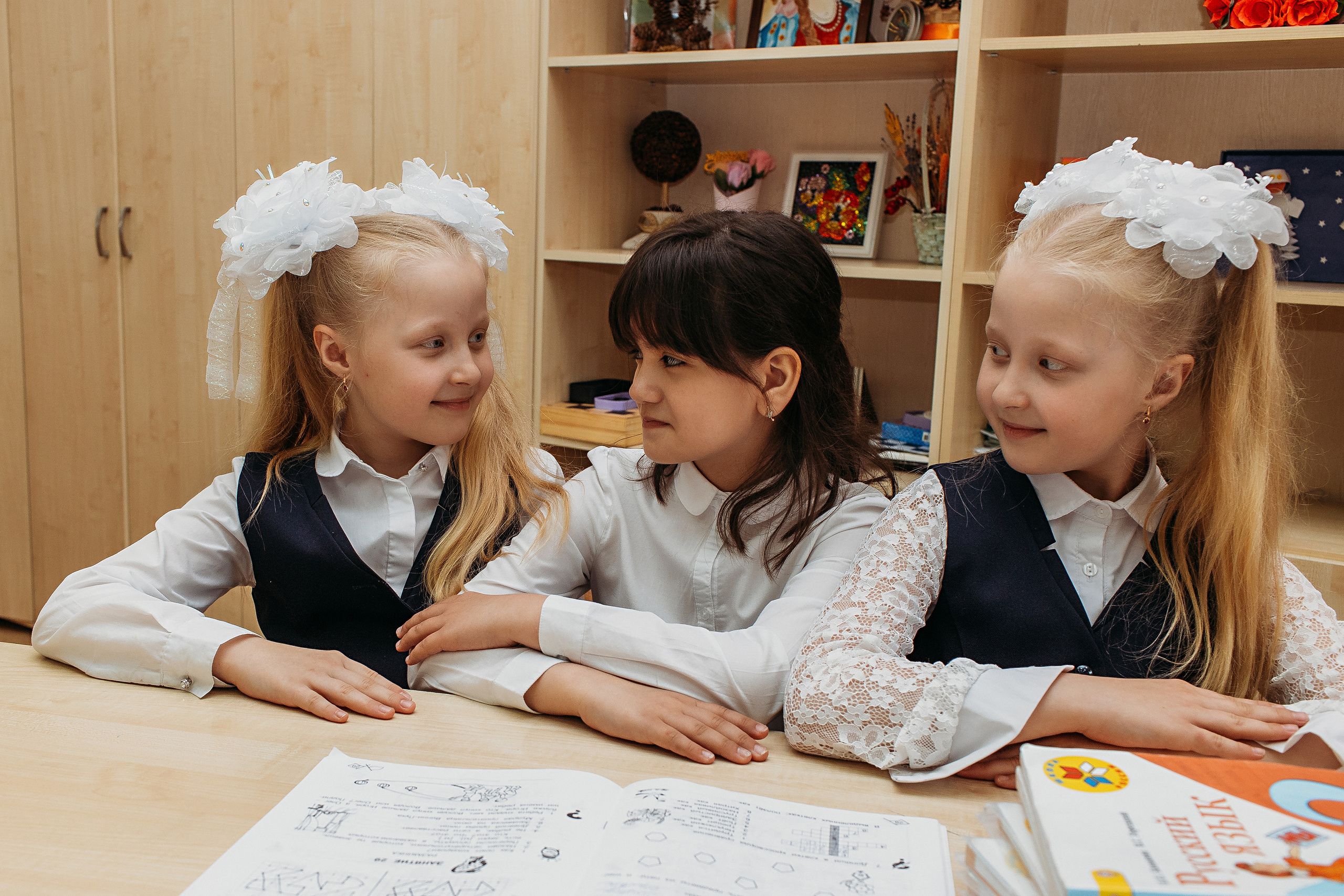2 класс. Семейный фотограф Тюмень, фотограф на роды Салмина Мария