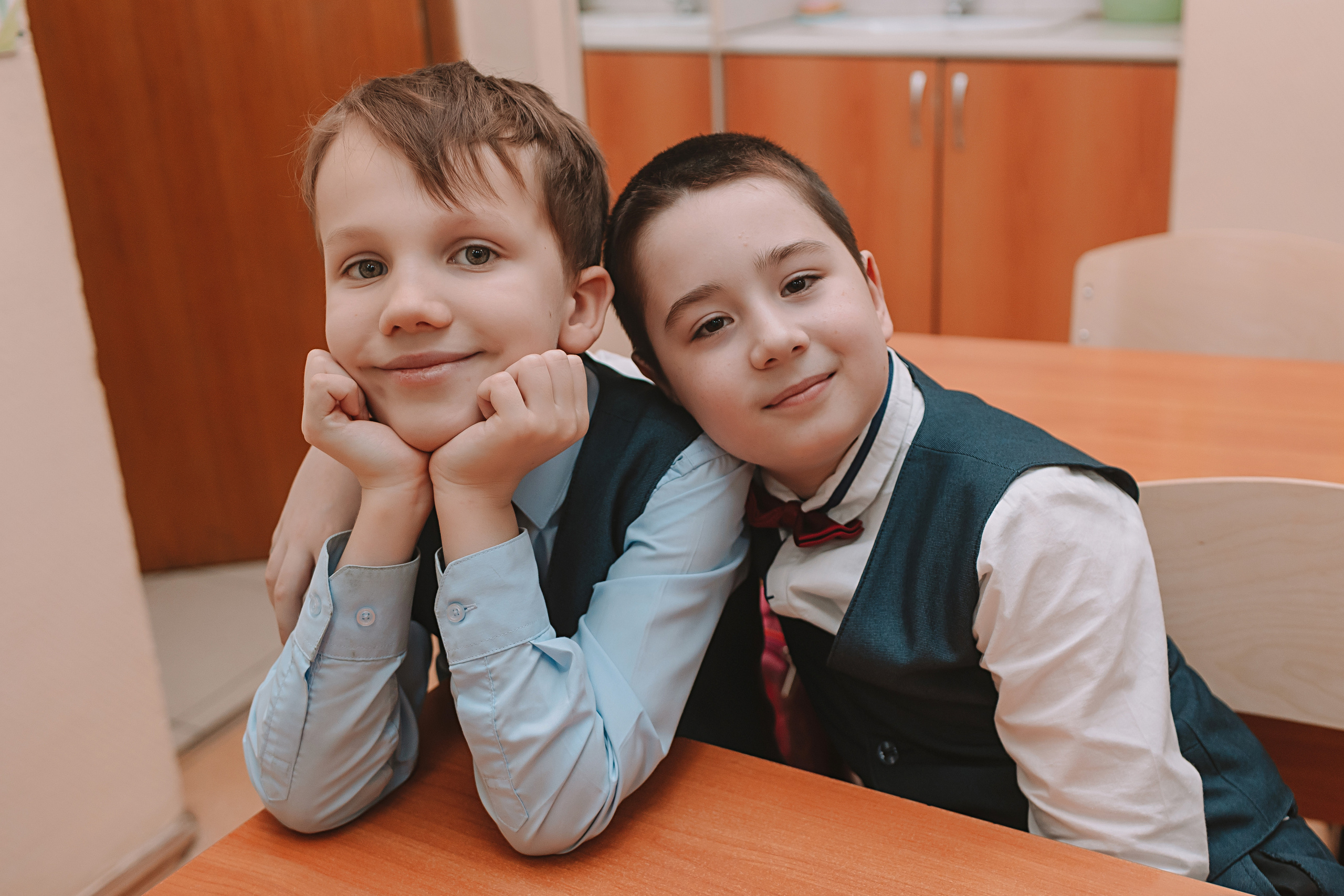 2 класс в школе. Семейный фотограф Тюмень, фотограф на роды Салмина Мария