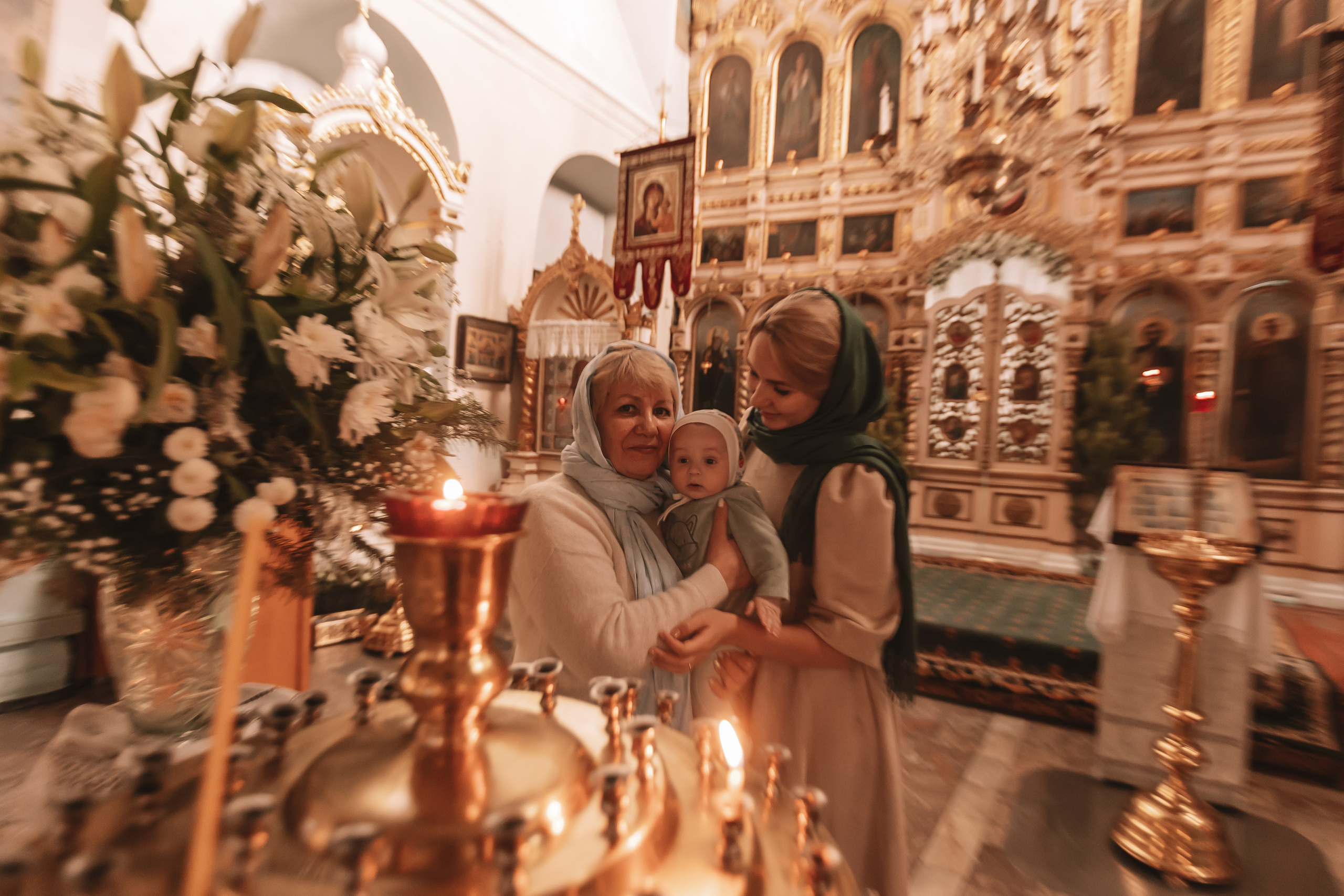 Крещение семакова. Семейный фотограф Тюмень, фотограф на роды Салмина Мария