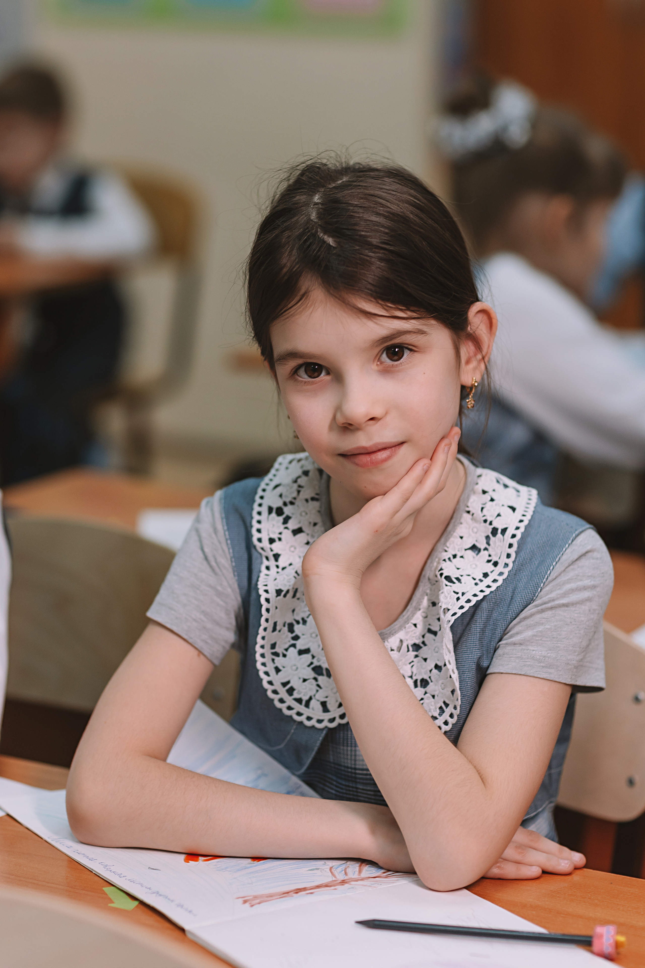 2 класс в школе. Семейный фотограф Тюмень, фотограф на роды Салмина Мария