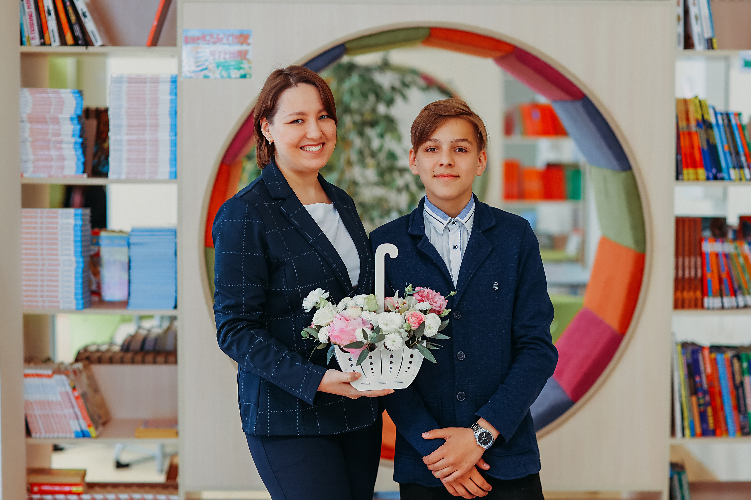 8 класс в библиотеке. Семейный фотограф Тюмень, фотограф на роды Салмина Мария