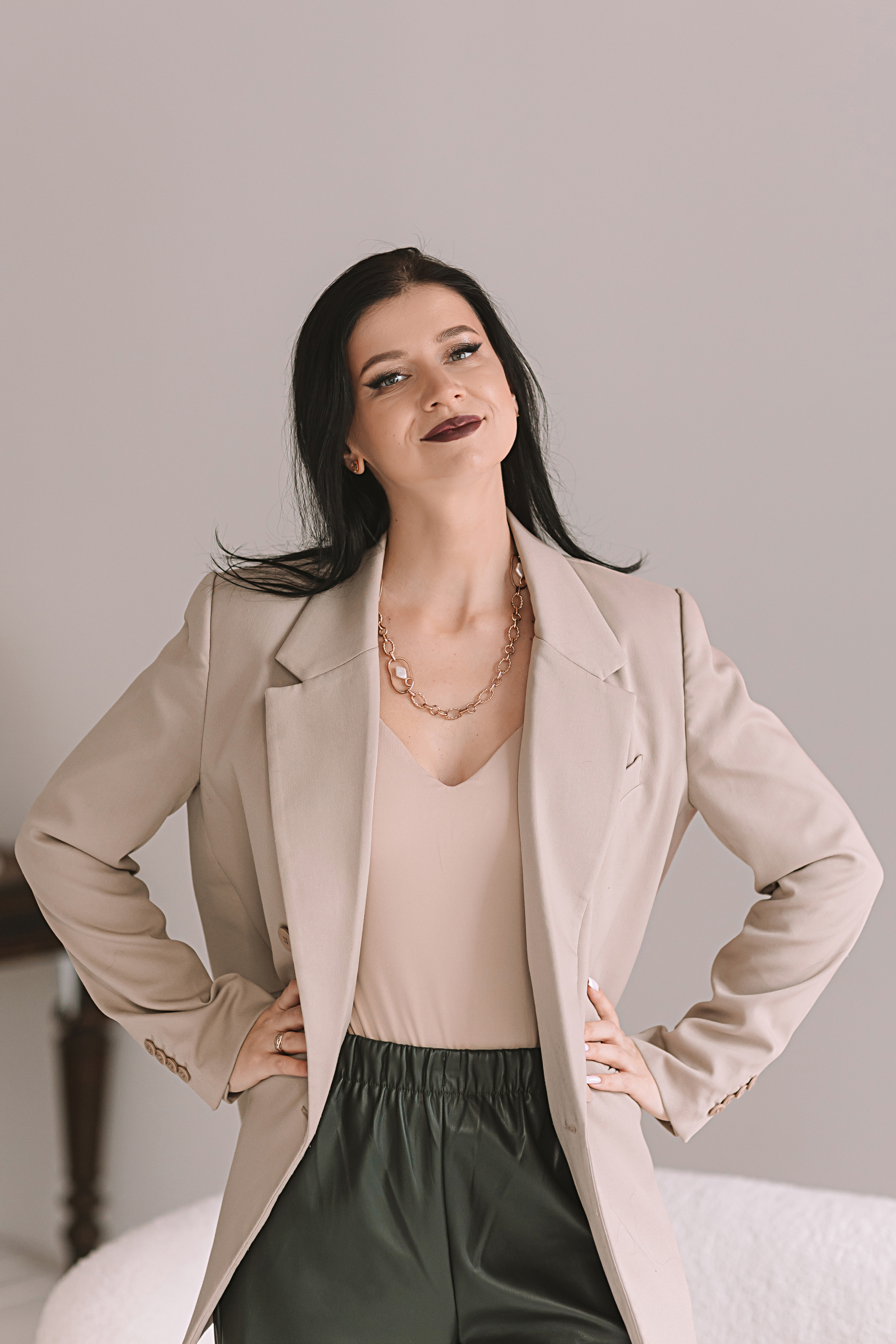 Руководитель студий красоты, студия Белая. Семейный фотограф Тюмень, фотограф на роды Салмина Мария