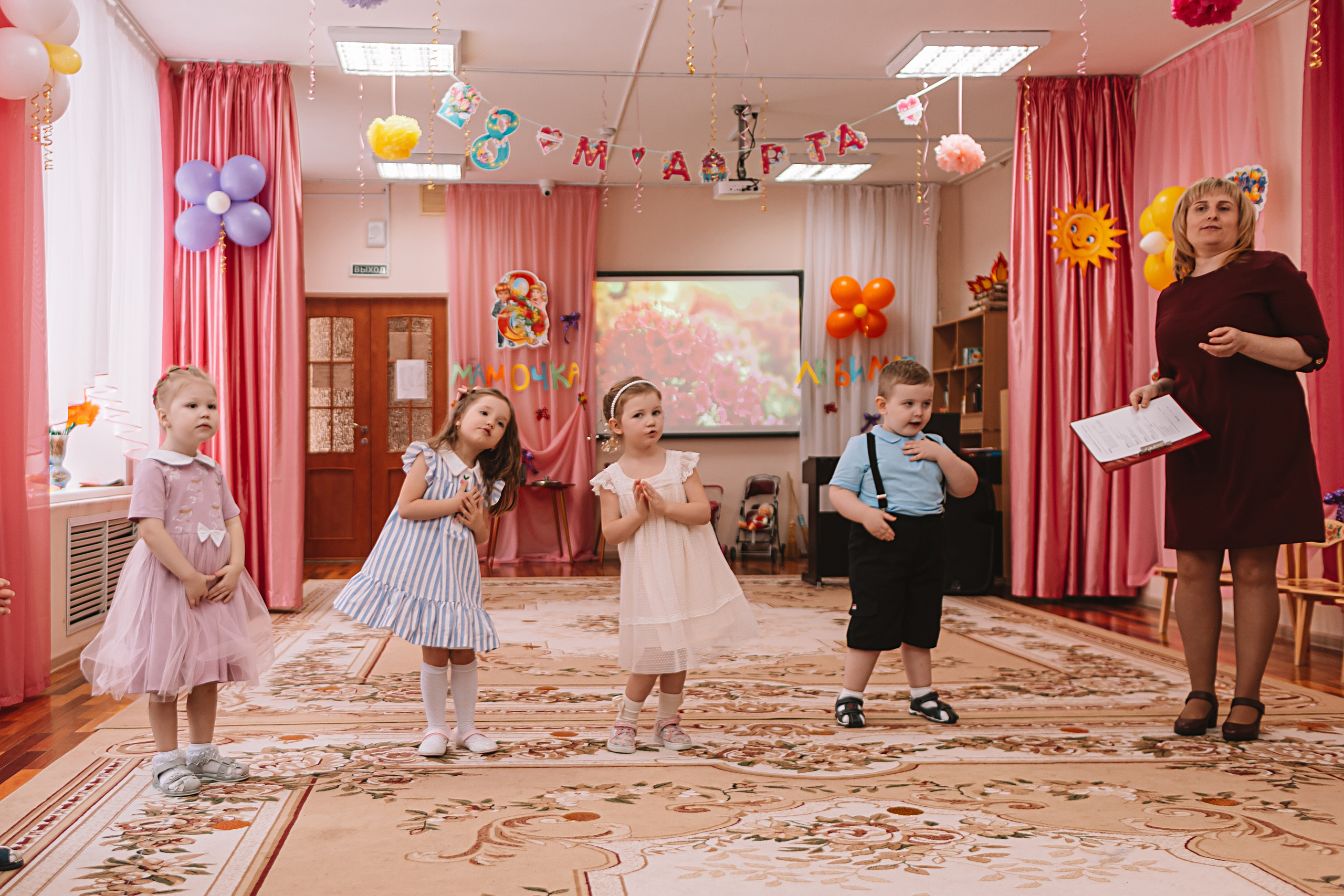 Утренник садик. Семейный фотограф Тюмень, фотограф на роды Салмина Мария