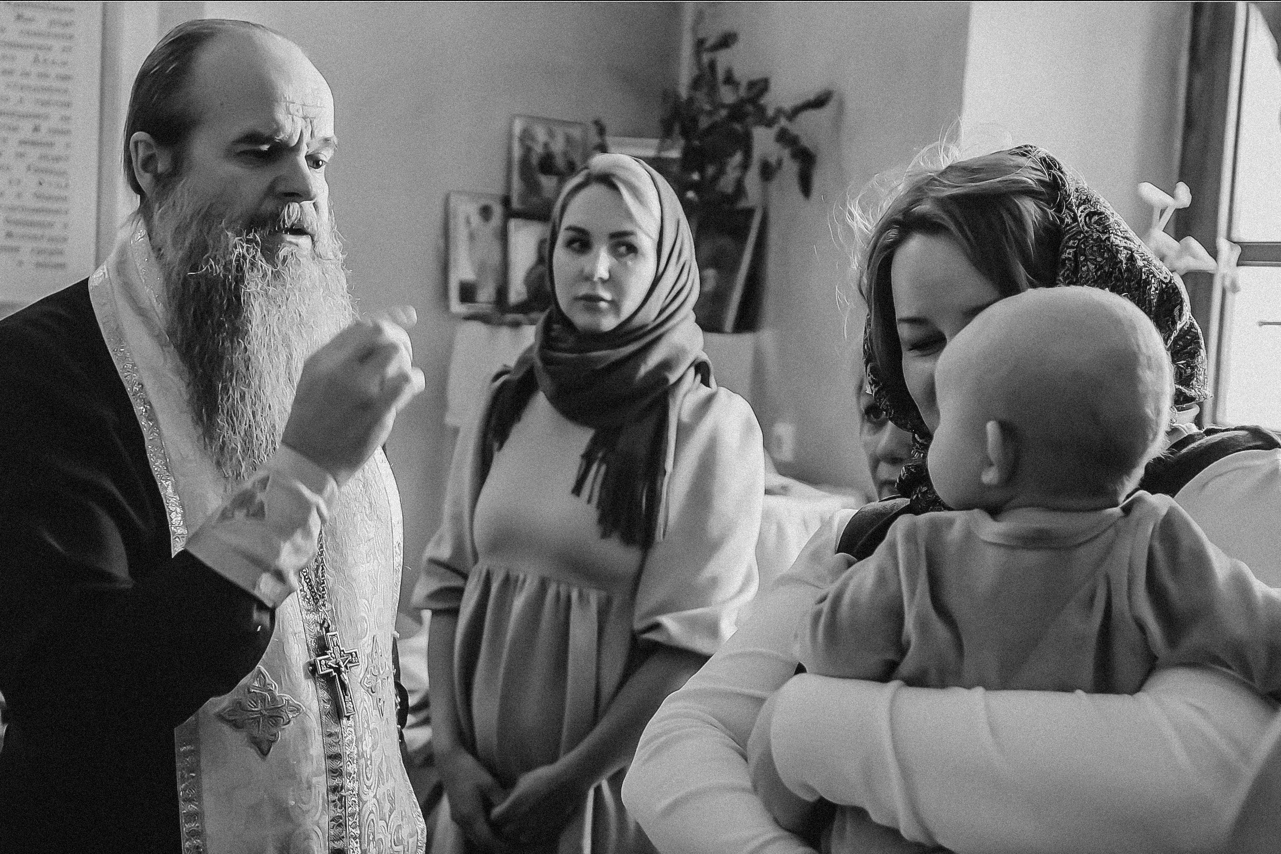 Крещение семакова. Семейный фотограф Тюмень, фотограф на роды Салмина Мария